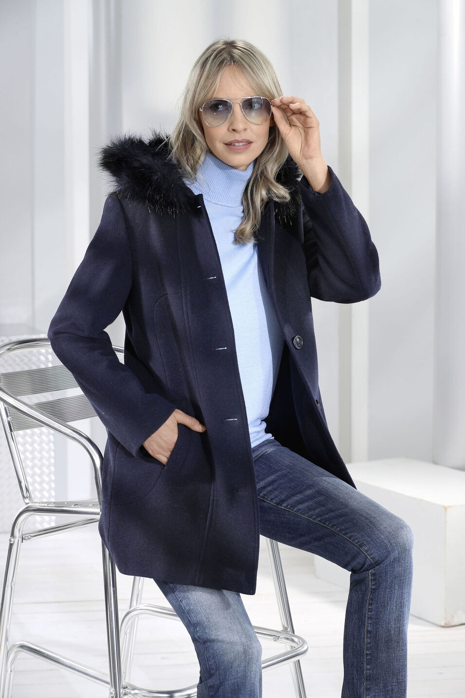 Jacke mit fester Kapuze