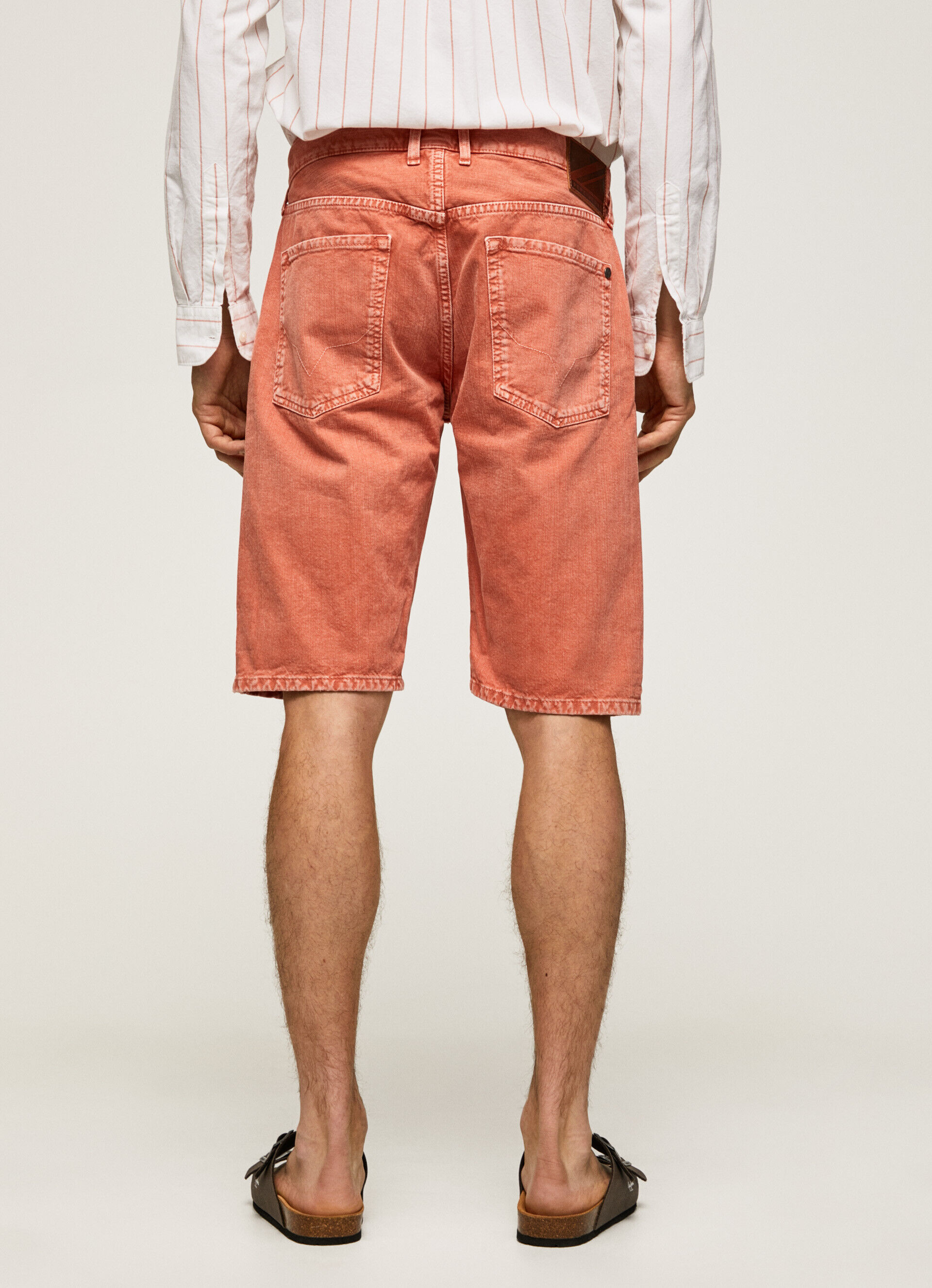 CALLEN FIT RELAXED DENIM BERMUDA - laranja abóbora