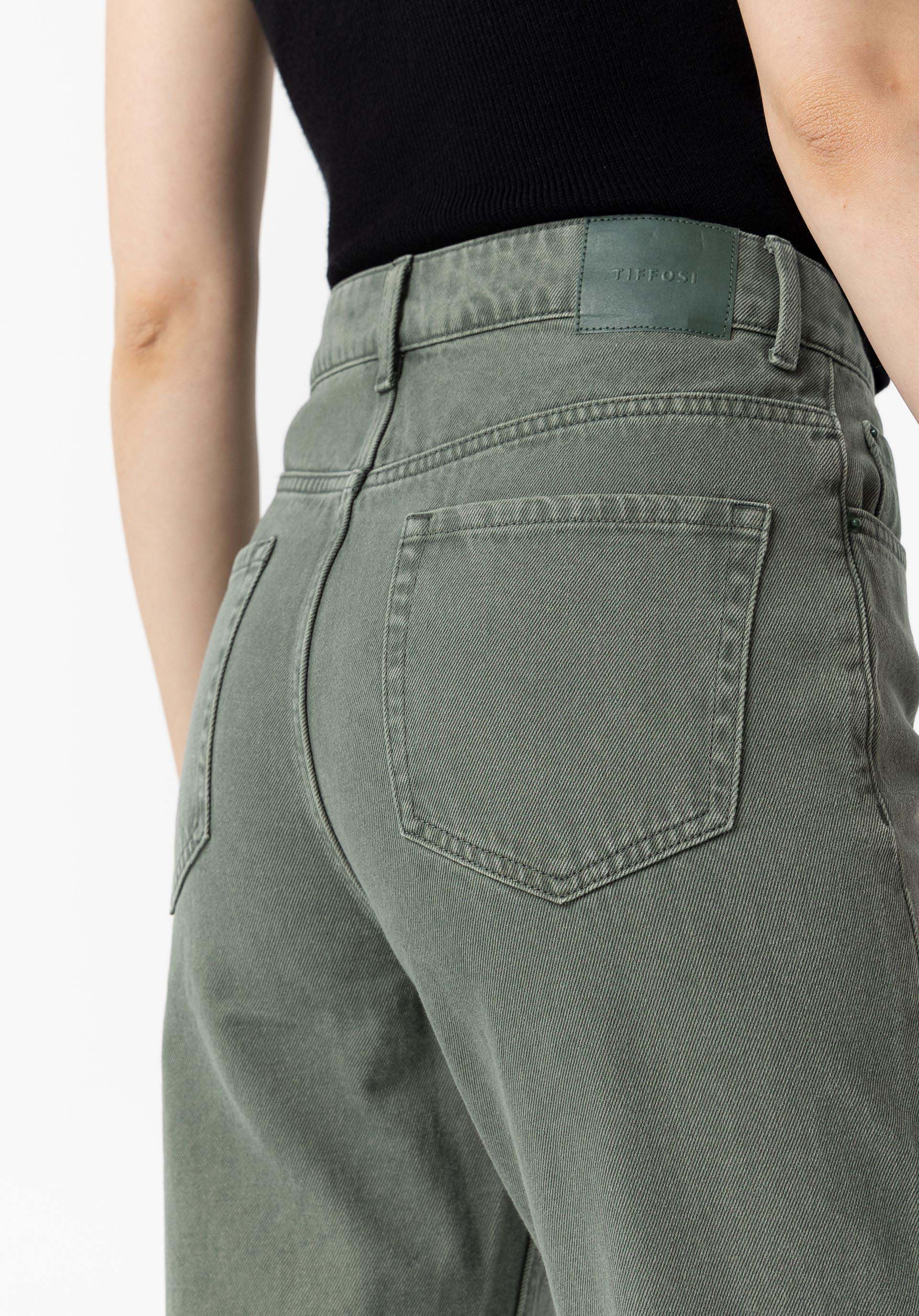 Jeans Mom Tapered Fit Cintura Alta