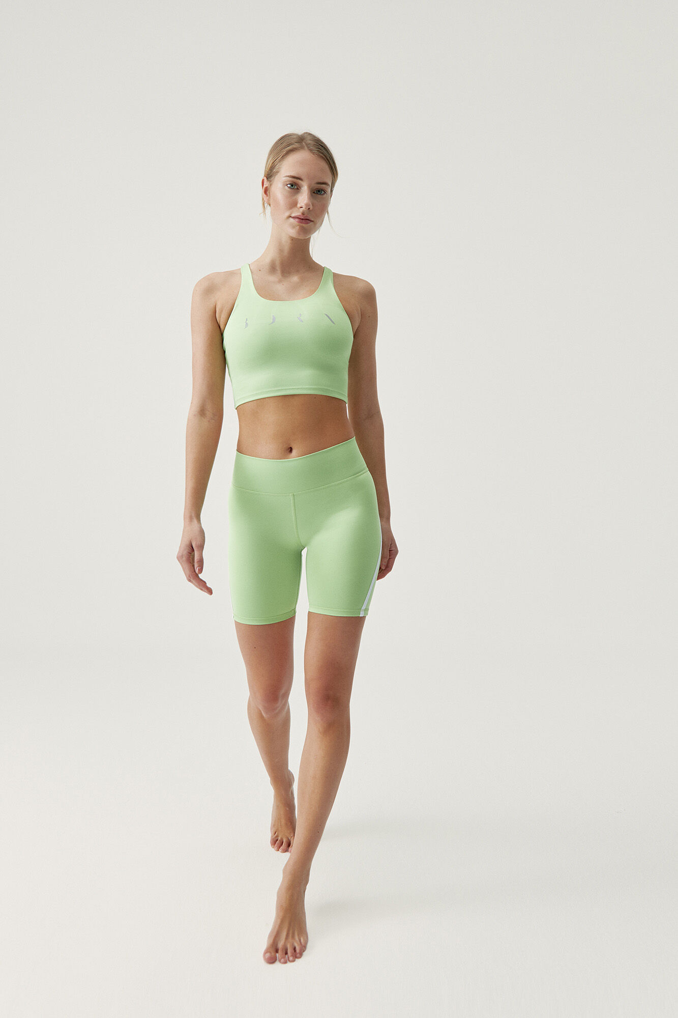 Daira Juice/Shorts brancos - verde