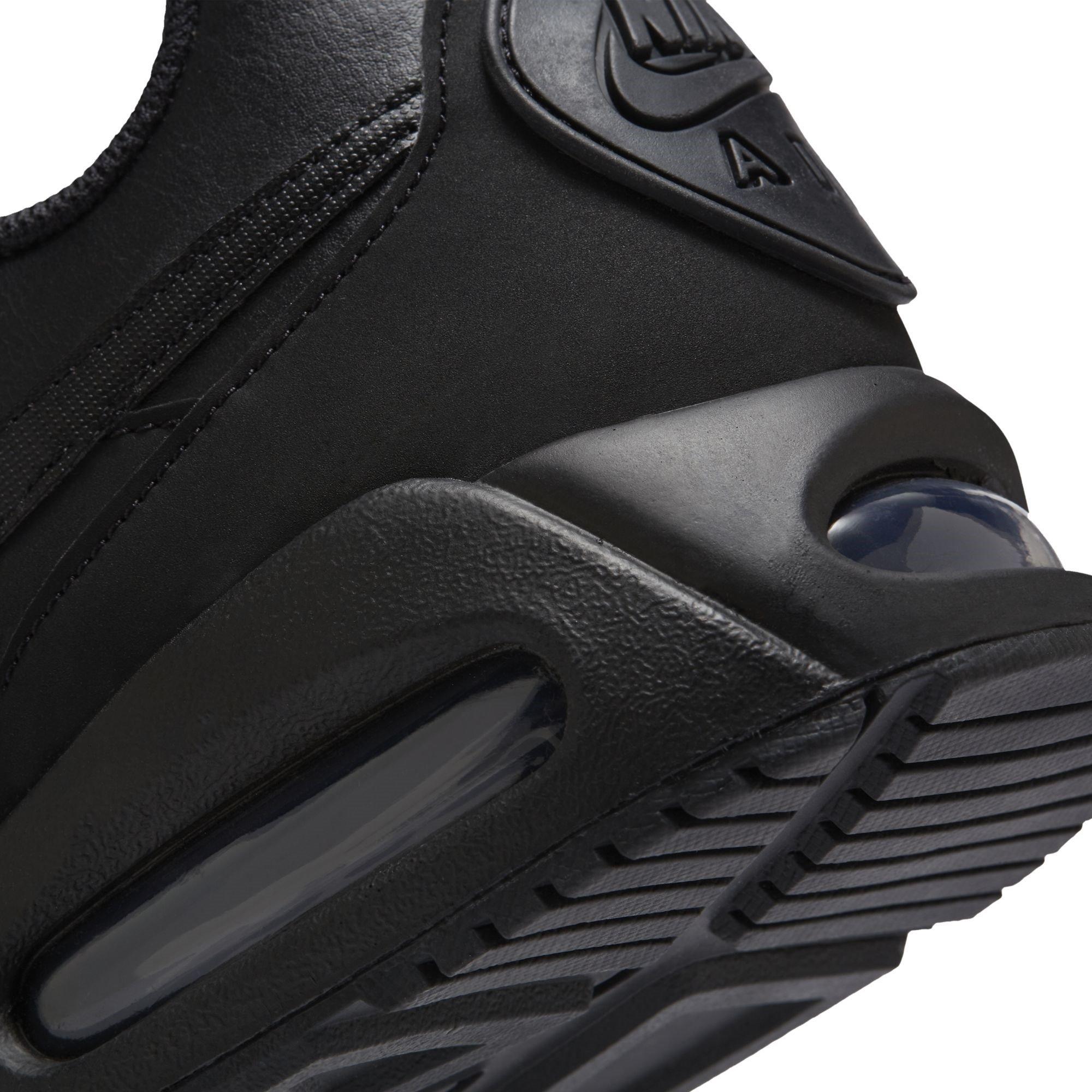 Nike Air Max IVO Trainers