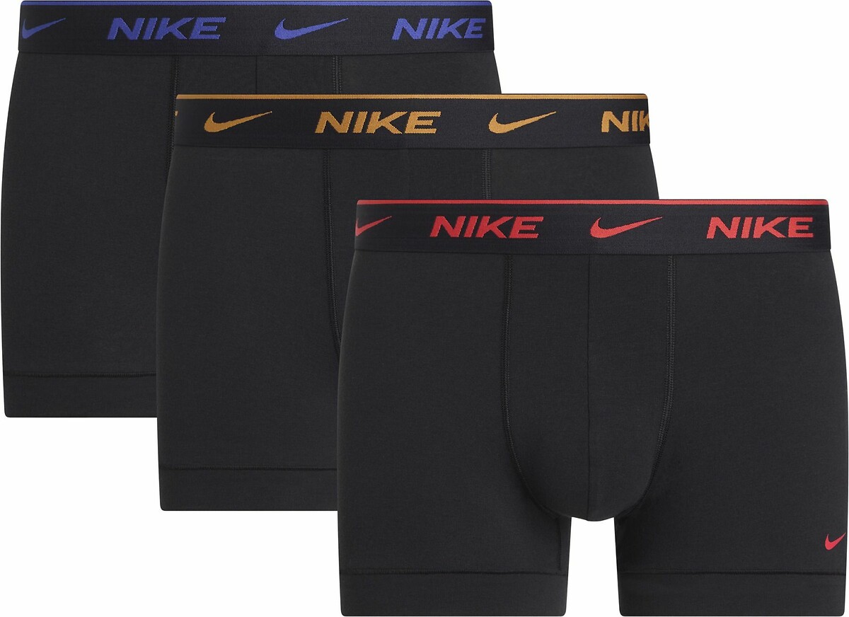 NIKE<br>Conjunto de 3 cuecas boxer lisas com a estampa Signature