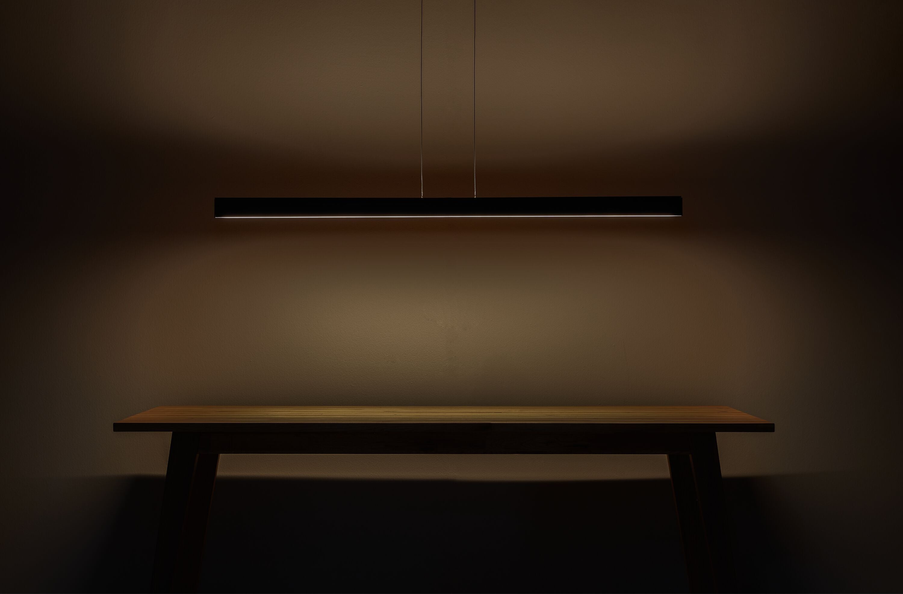 LINEA Hängeleuchte - Schwarz / B: 140.0 cm x T: 1.0 cm x H: 5.0 cm