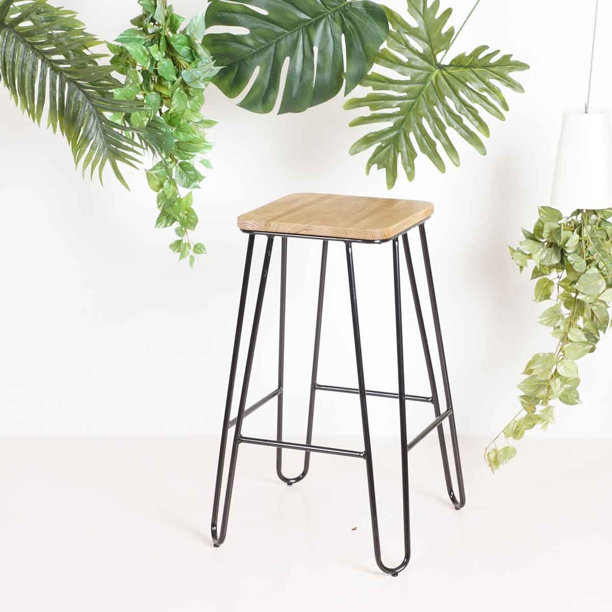 Legend Wire metalen barkruk zwart - met houten zitting - 65 cm
