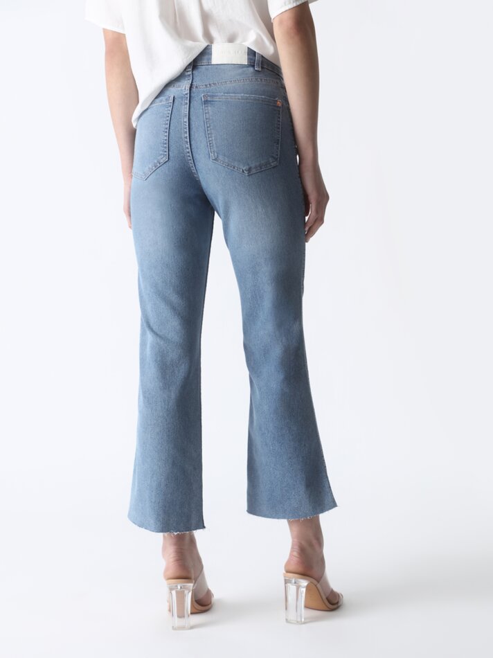 Calça jeans flare curta - Azul claro