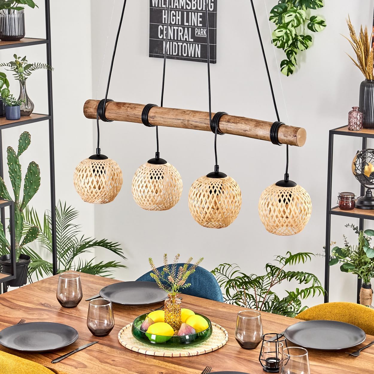 HOFSTEIN Pendelleuchte Basto, 4-flammige Hängelampe aus Metall/Holz/Bambus in Schwarz/Natur, Boho Hängeleuchte mit Bambusschirmen u. Holzbalken, Höhe max. 150cm, E27, Esszimmer, Wohnzimmer, Küche