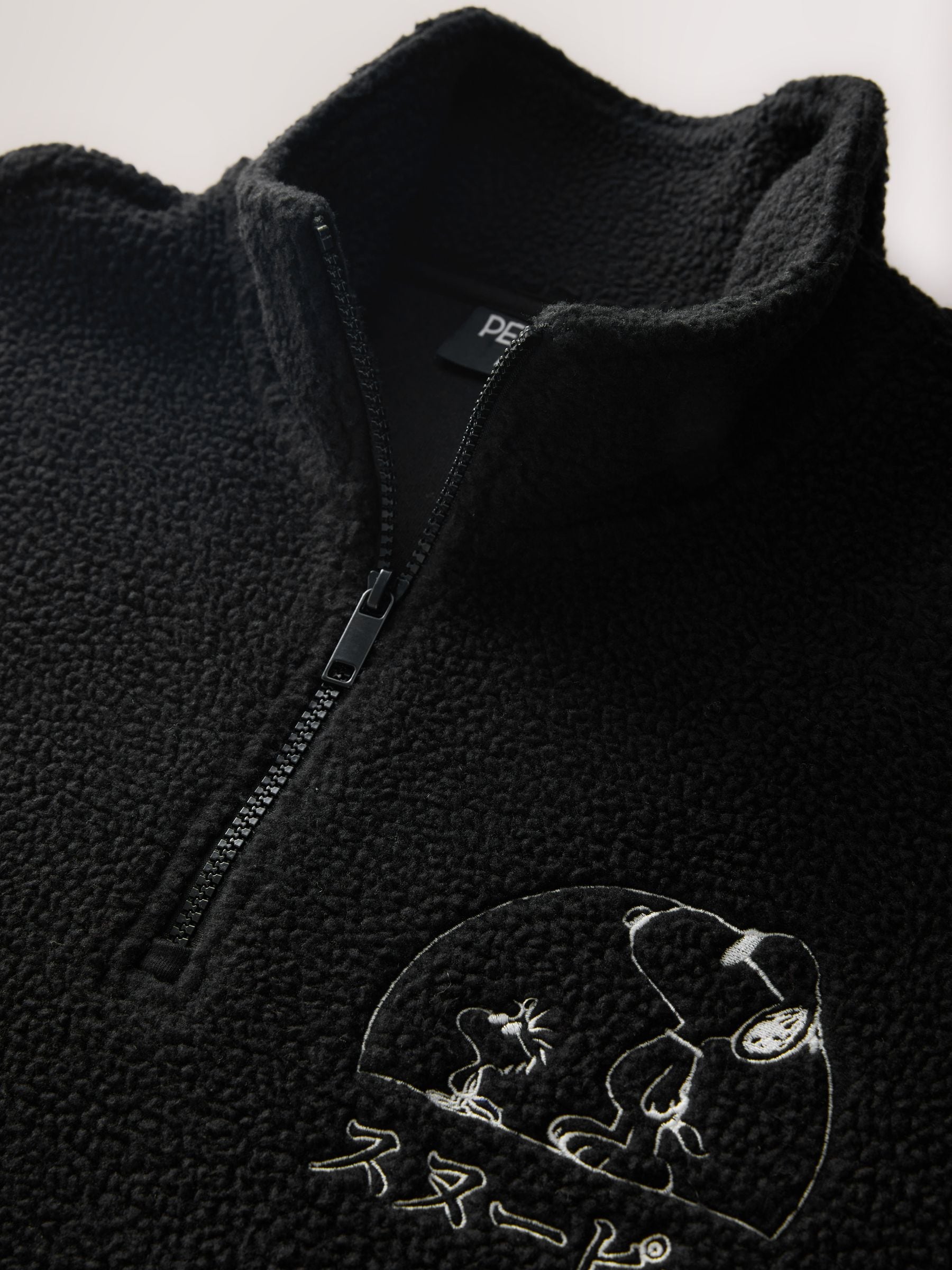 Zwart - Snoopy fleece met korte rits en licentieprint op de achterkant