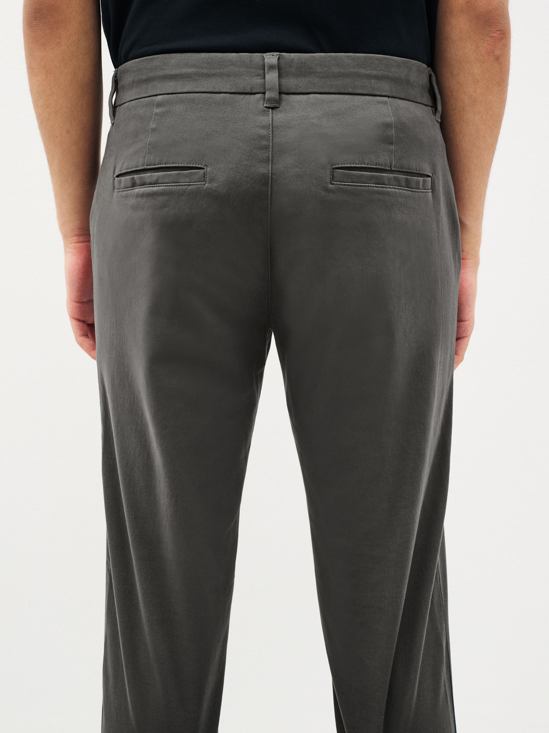 Donkergrijs - Standaard toelopende pasvorm - Stretchy chino