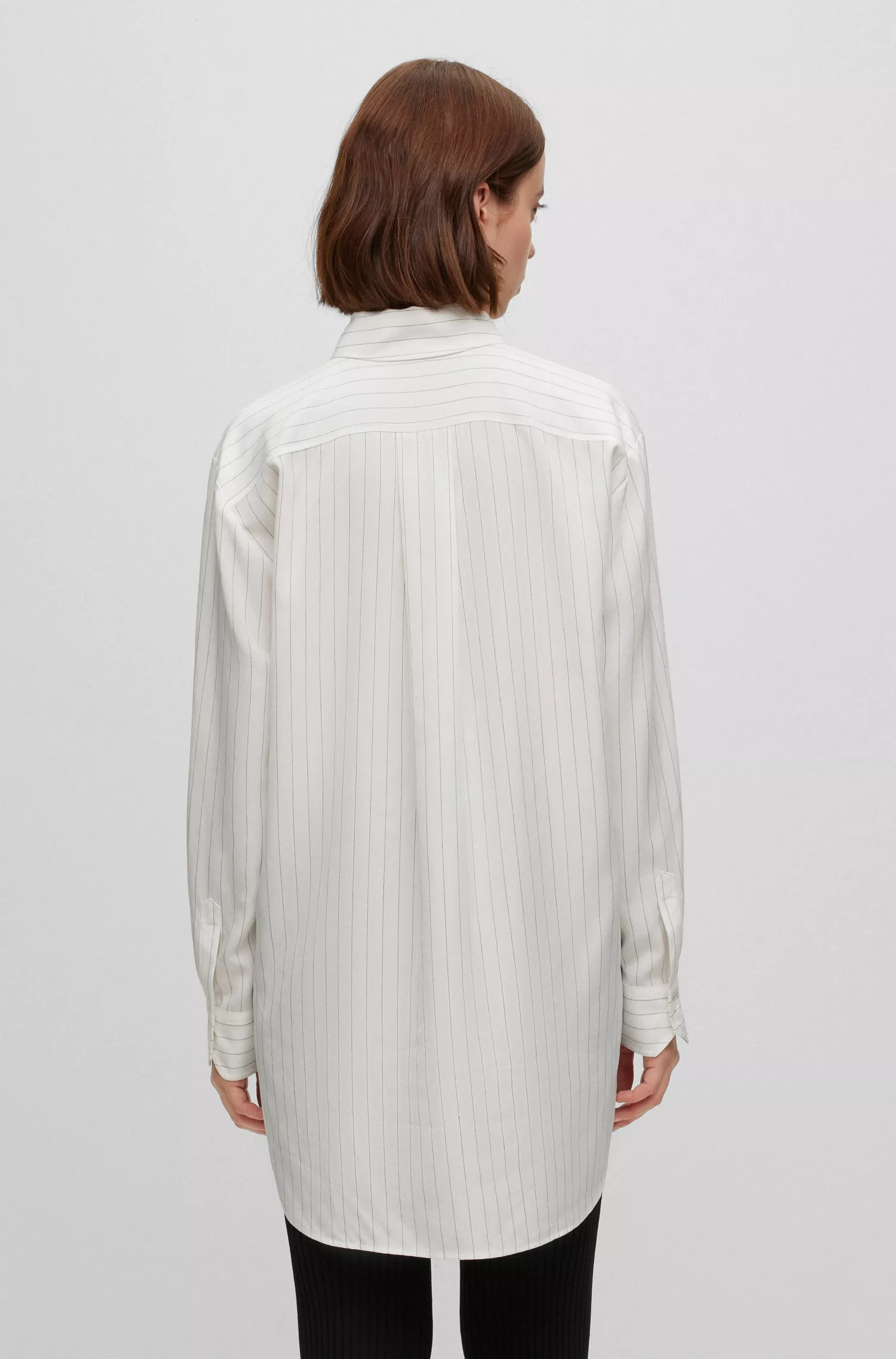 Blusa HUGO vermelha de modelagem ampla em tecido listrado com gola pontiaguda.