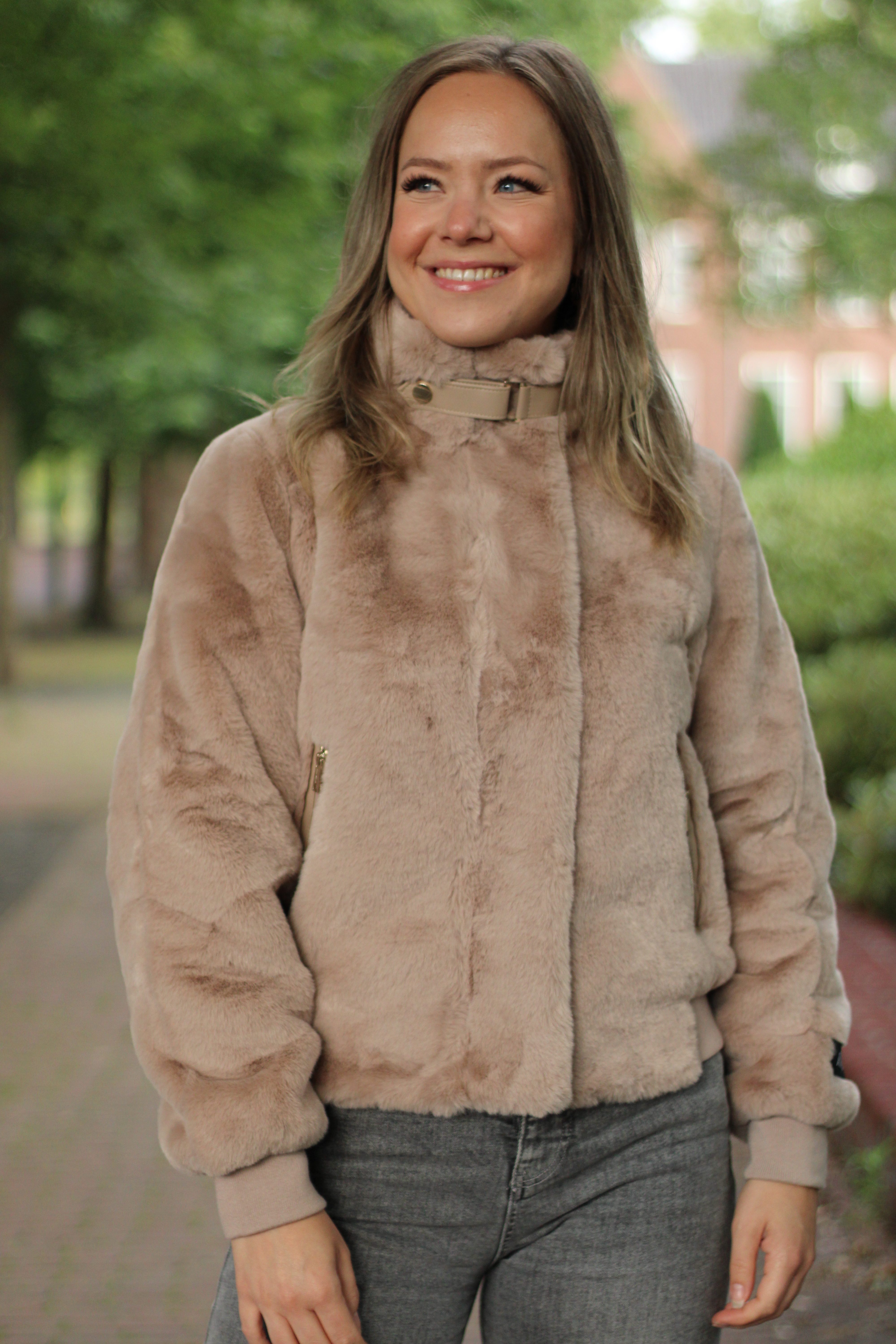 Rino & Pelle - Ambra Short Fake Fur Jacket - Oat