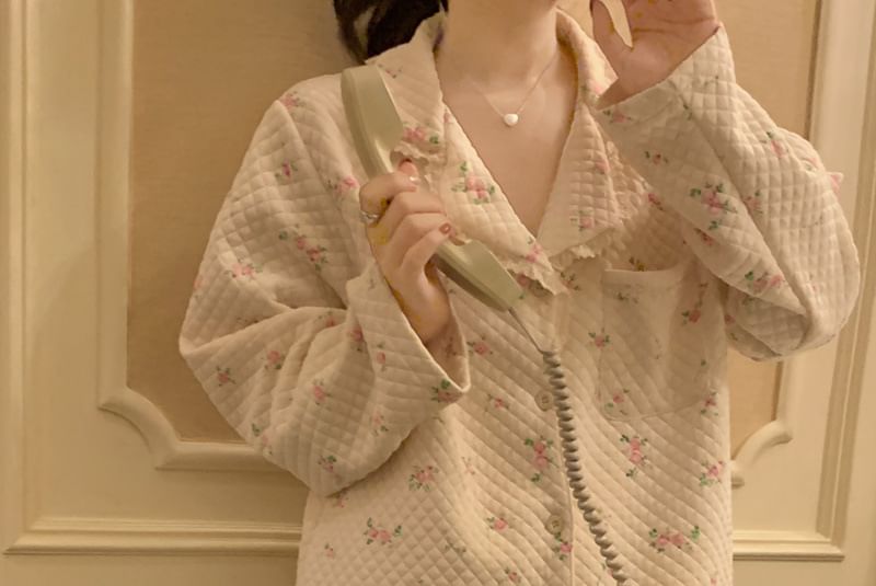 Tanee - Pyjamaset: Top met lange mouwen, kraag, bloemenprint en knopen + broek