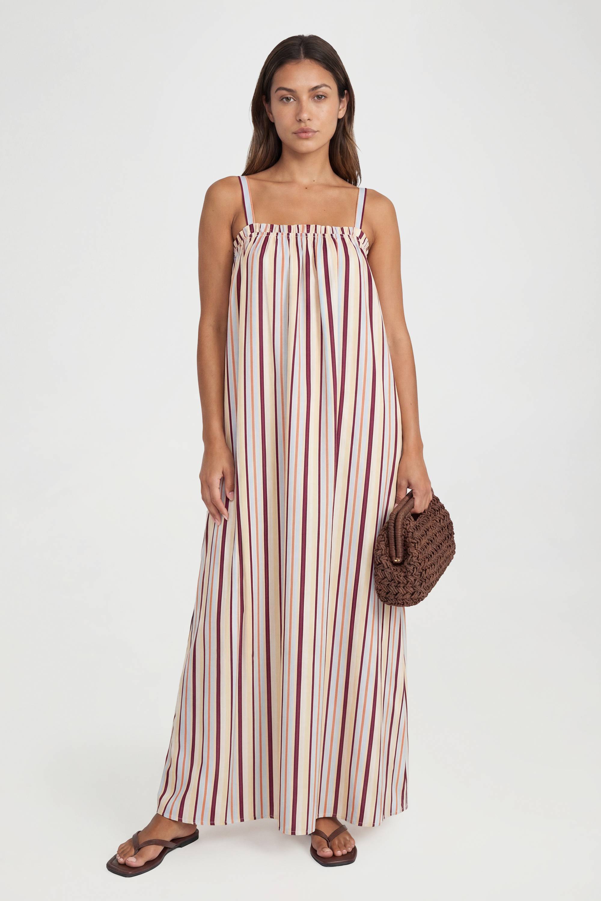 boohoo Robe Longue Évasée À Rayures En Popeline De Coton Pour Grandes Tailles