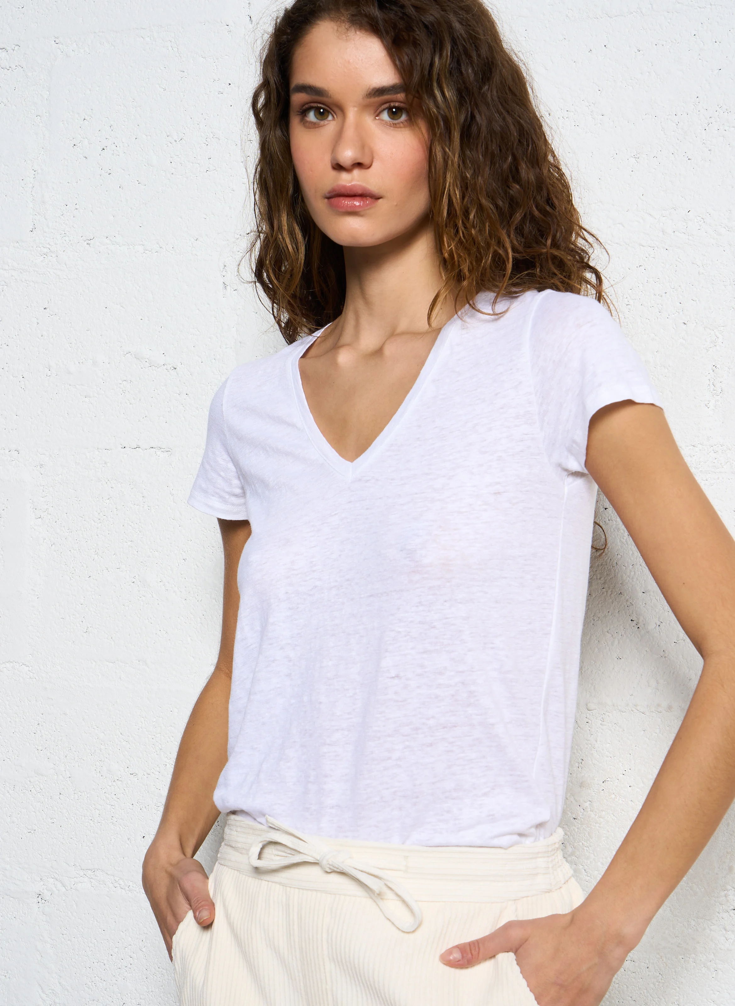 Tee-shirt col V moulant en lin strectch | Blanc