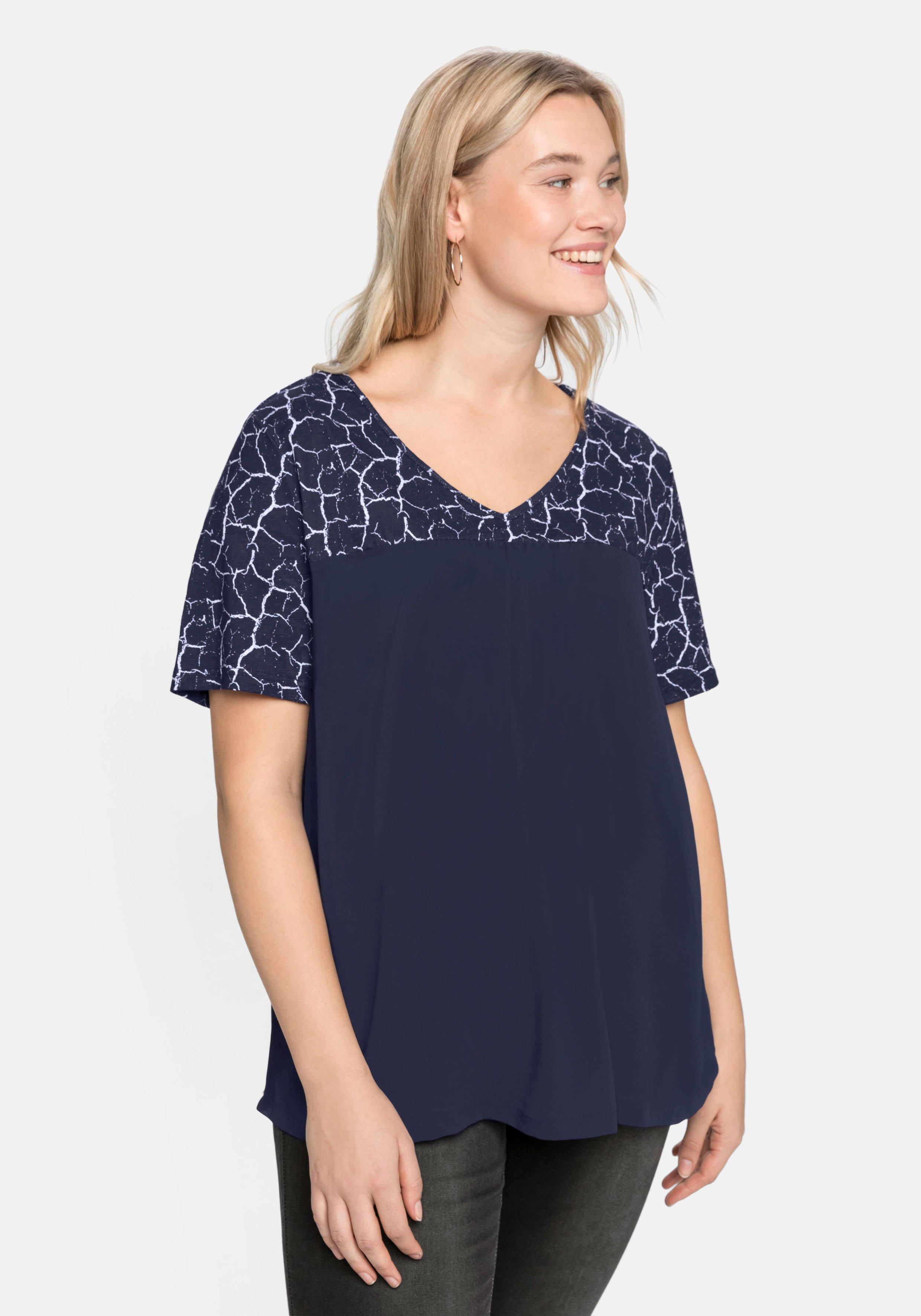 Shirt im Material- und Mustermix, in A-Linie