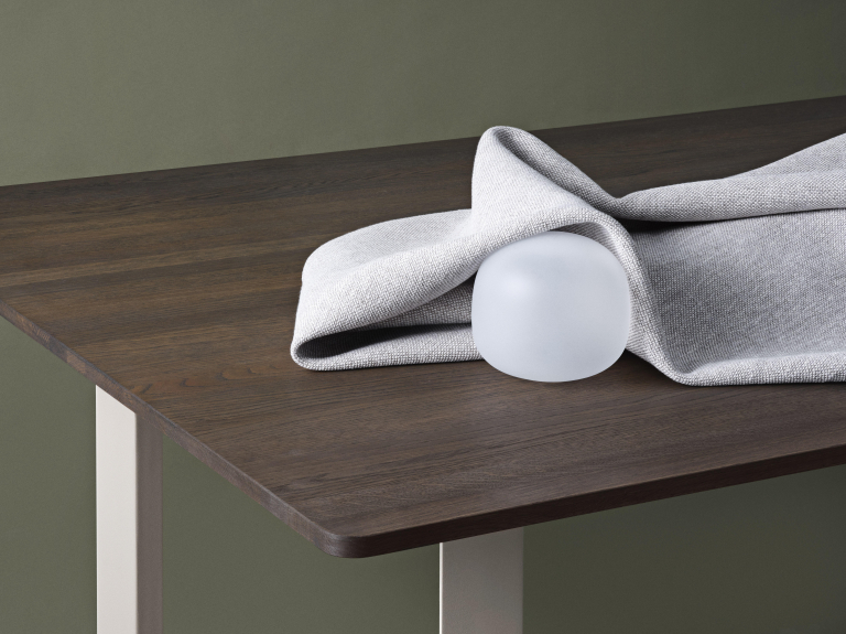 Muuto 70/70 bureau 170x85 smoked oak zwart