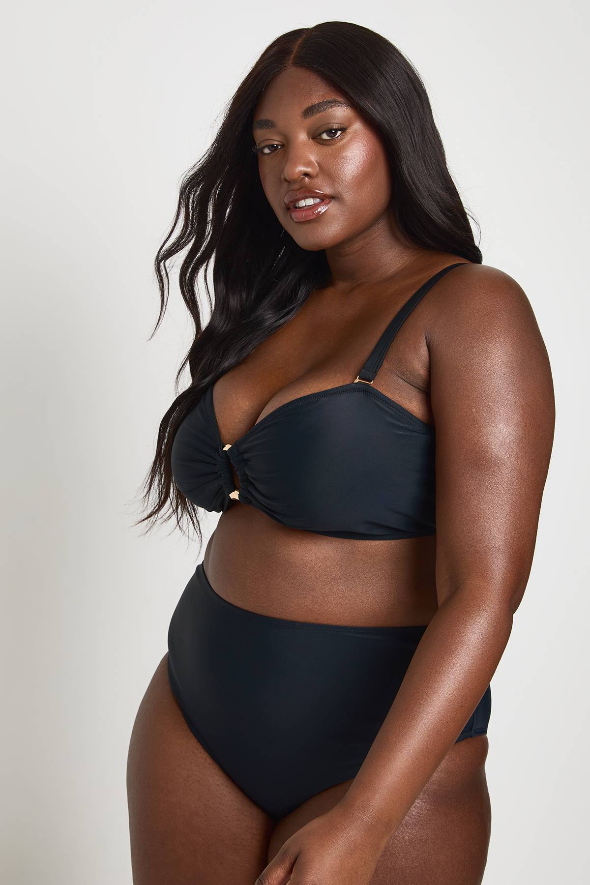 boohoo Haut De Bikini Bandeau Et Bas De Bikini Grande Taille Avec Finitions Dorées