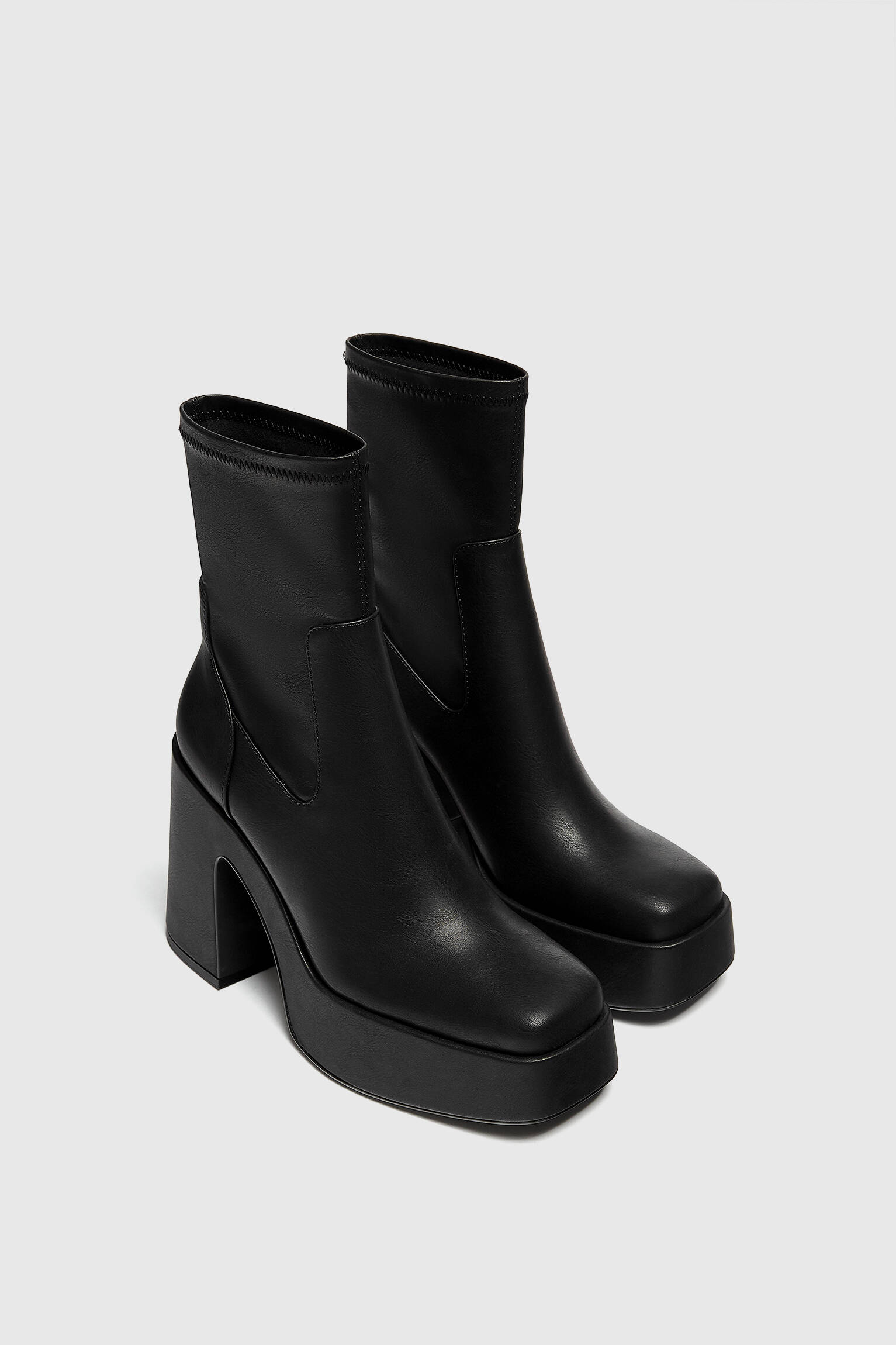 BOTA DE PLATAFORMA ELÁSTICA - PRETA