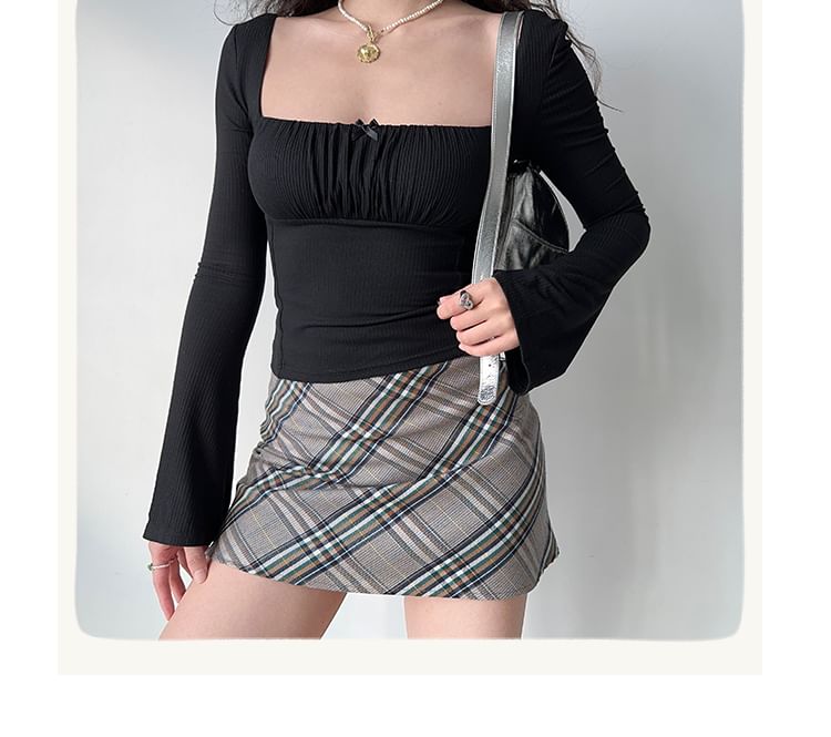 Sinora - Lange mouwen, effen crop top met vierkante hals
