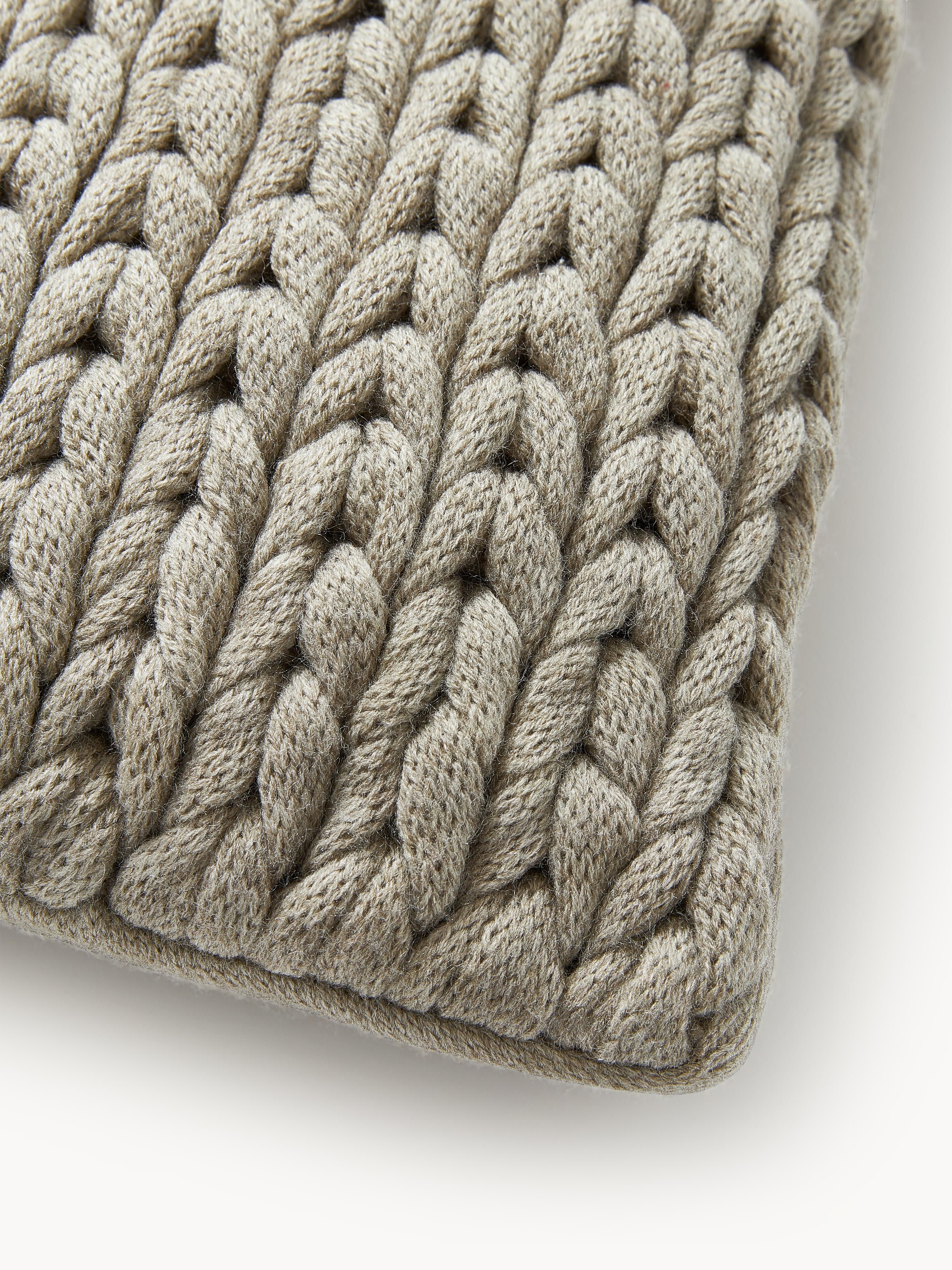 Handgemaakte grofgebreide kussenhoes Adyna
