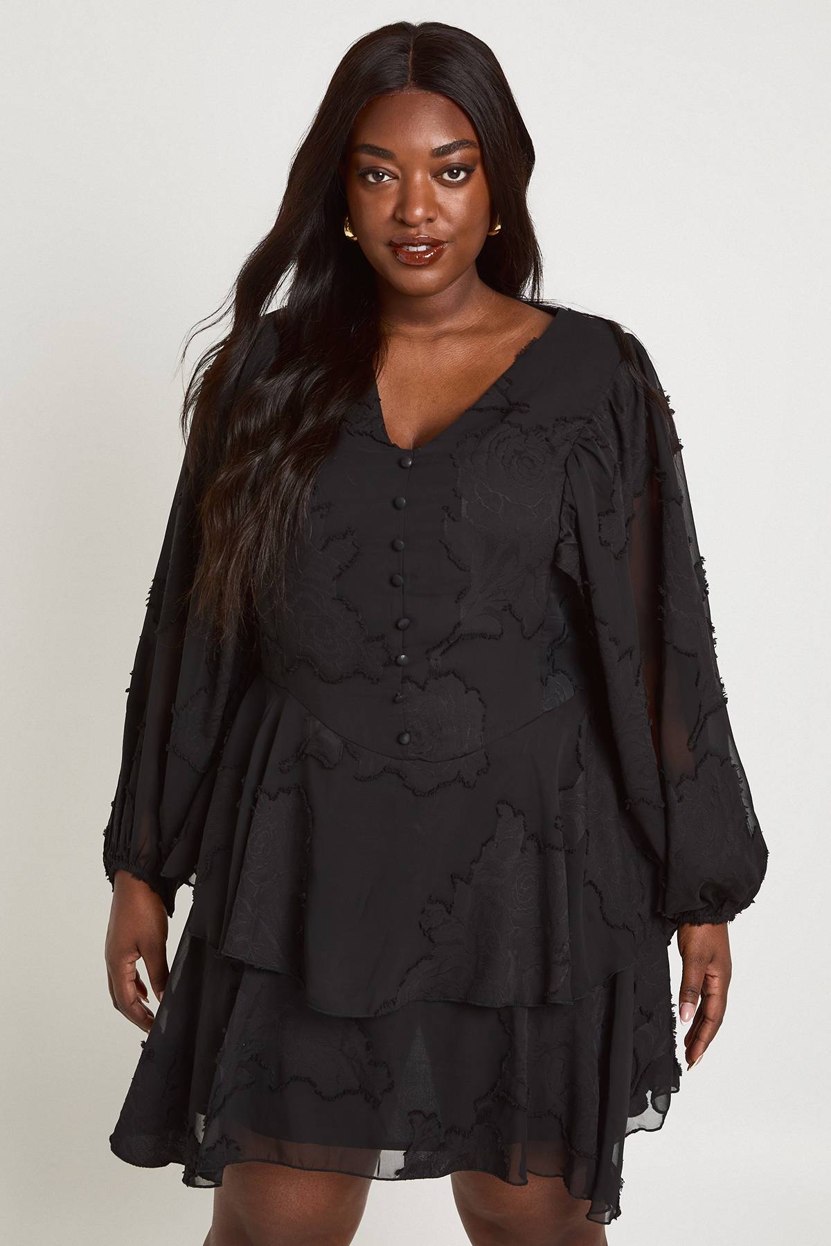 boohoo Robe Patineuse Grande Taille À Motif Floral Dévoré Avec Manches Bouffantes Et Ourlet À Volants