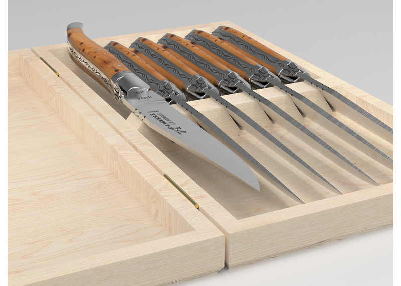 Service de 6 couteaux Laguiole avec un manche en bois de genévrier et mitres en acier inoxydable