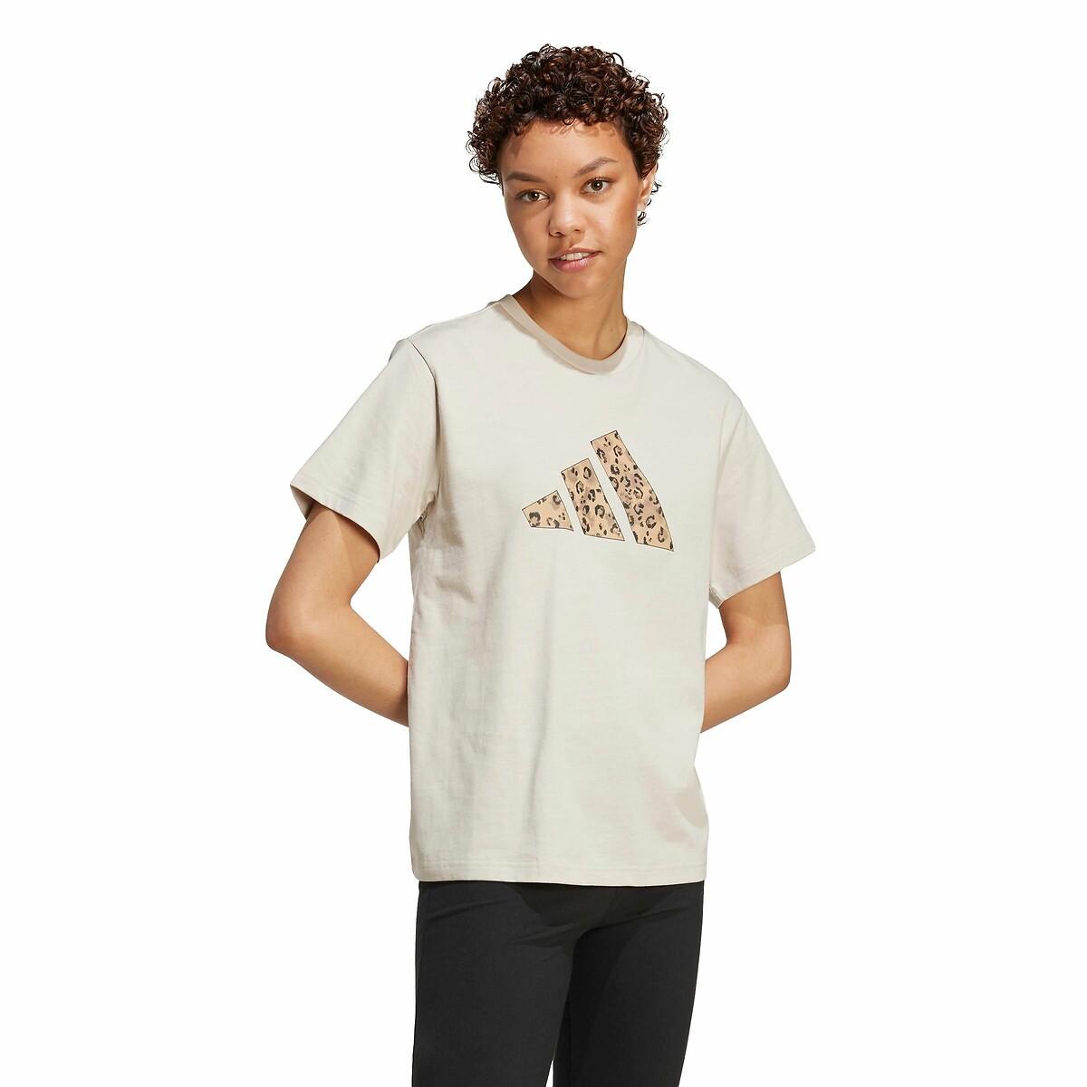 ADIDAS ROUPAS ESPORTIVAS<br>Camiseta com logo grande de leopardo
