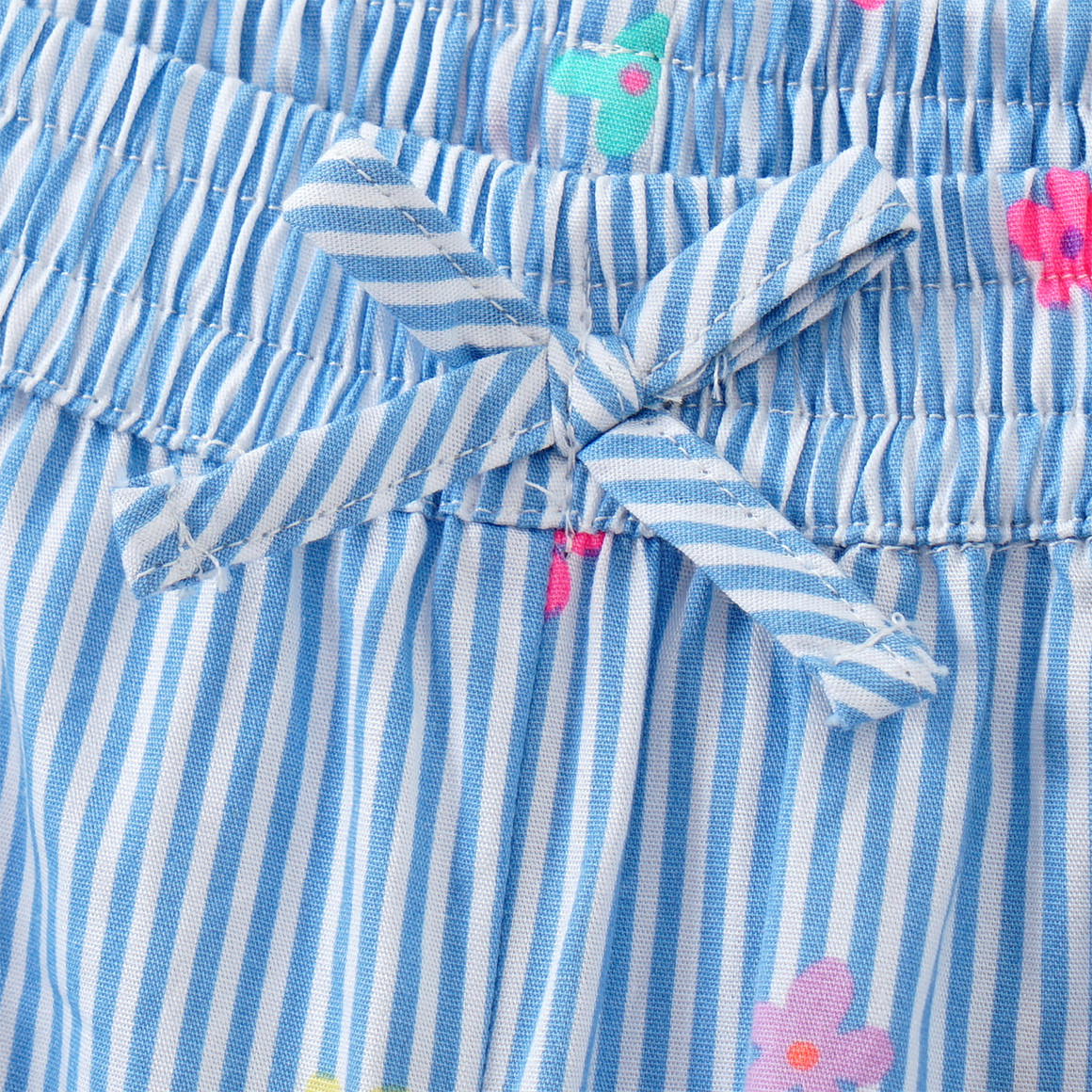 Mädchen Shorts mit Längsstreifen weiss / hellblau