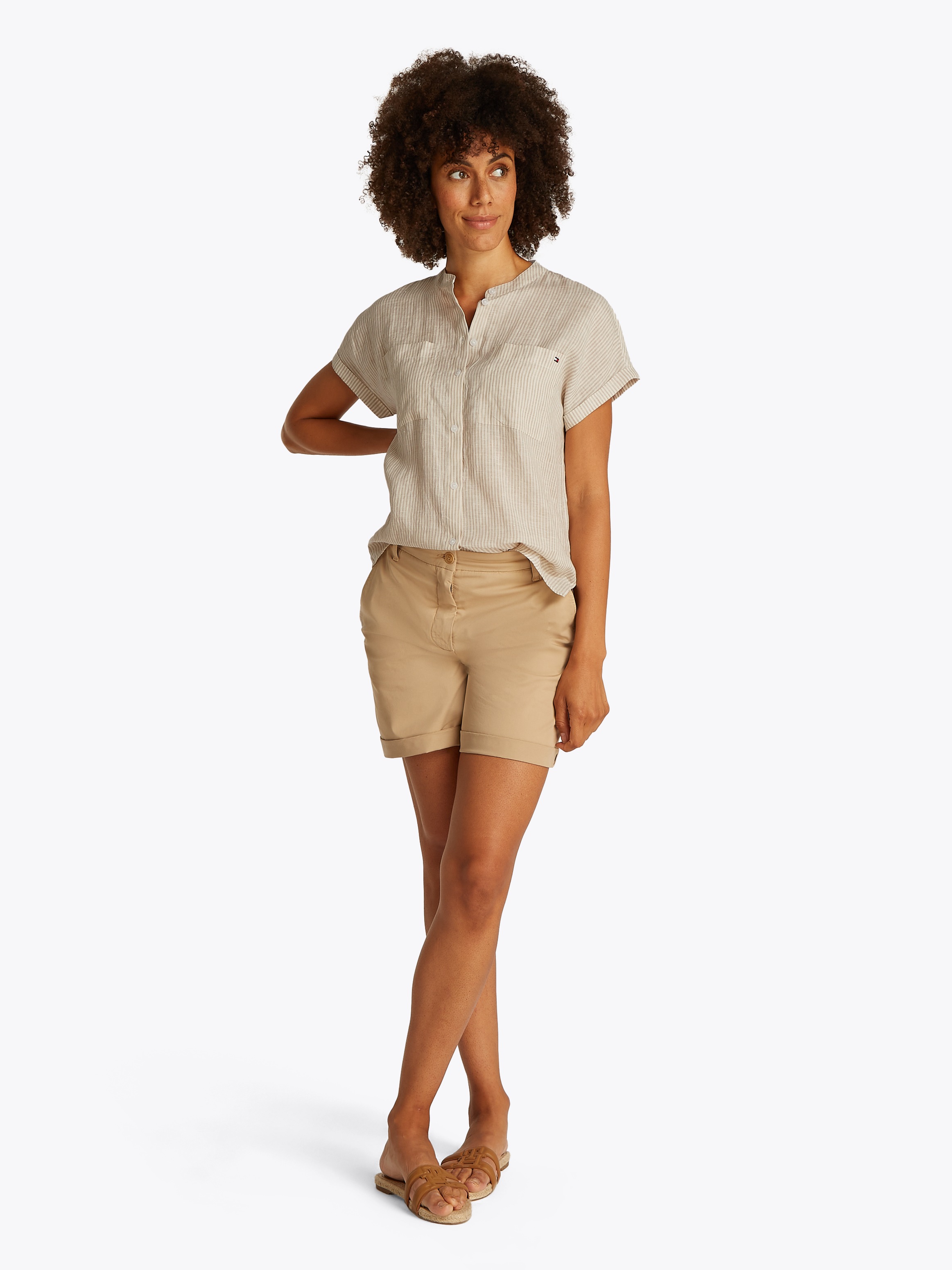 Tommy Hilfiger Kurzarmbluse »ESS LINEN COLLARLESS S/S BLOUSE« mit Logostickerei ,kühlendes Premium Leinen