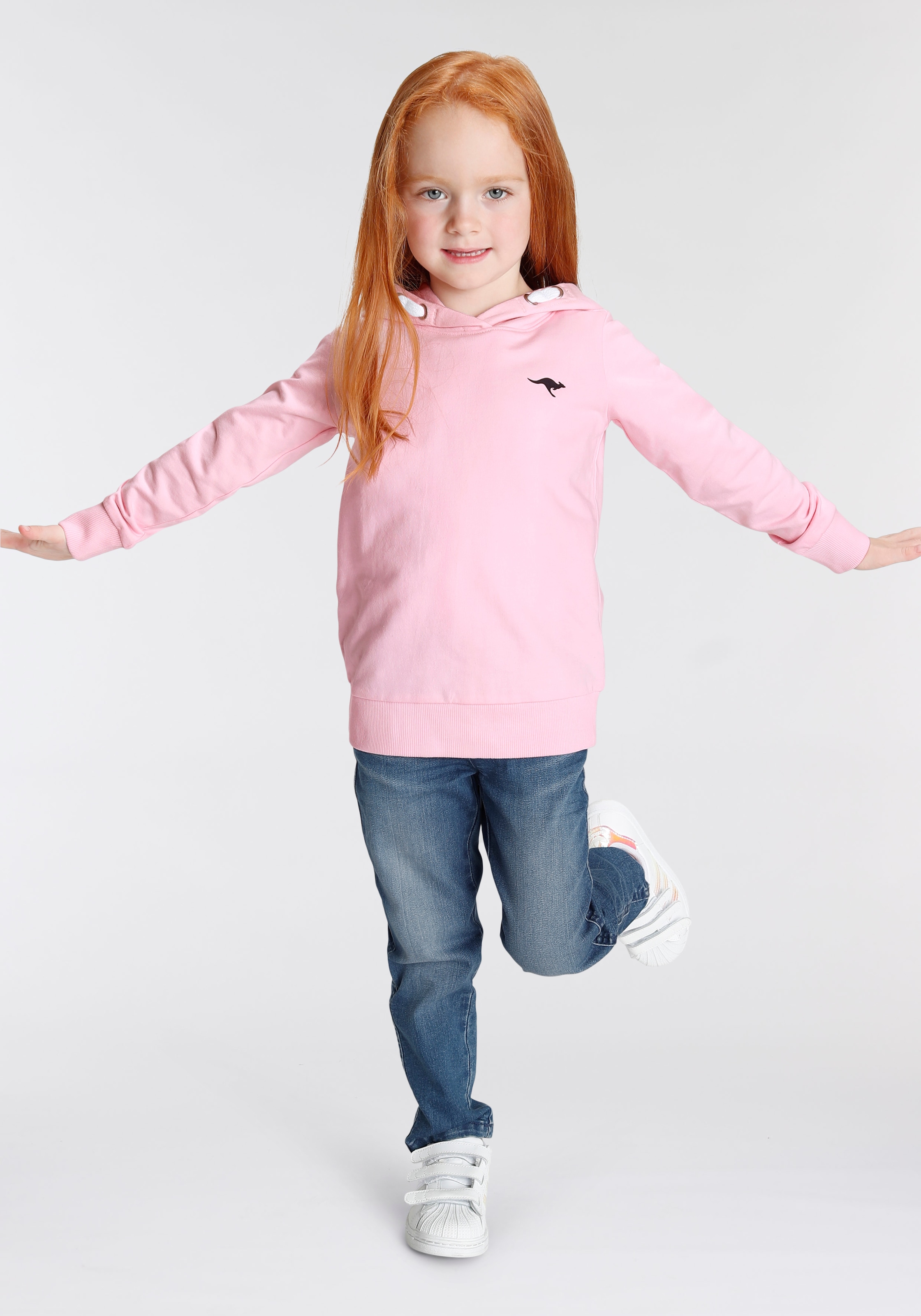 KangaROOS Kapuzensweatshirt »Kleine Mädchen«, Langarm,  hüftlange Basic-Passform,  stylischer Druck