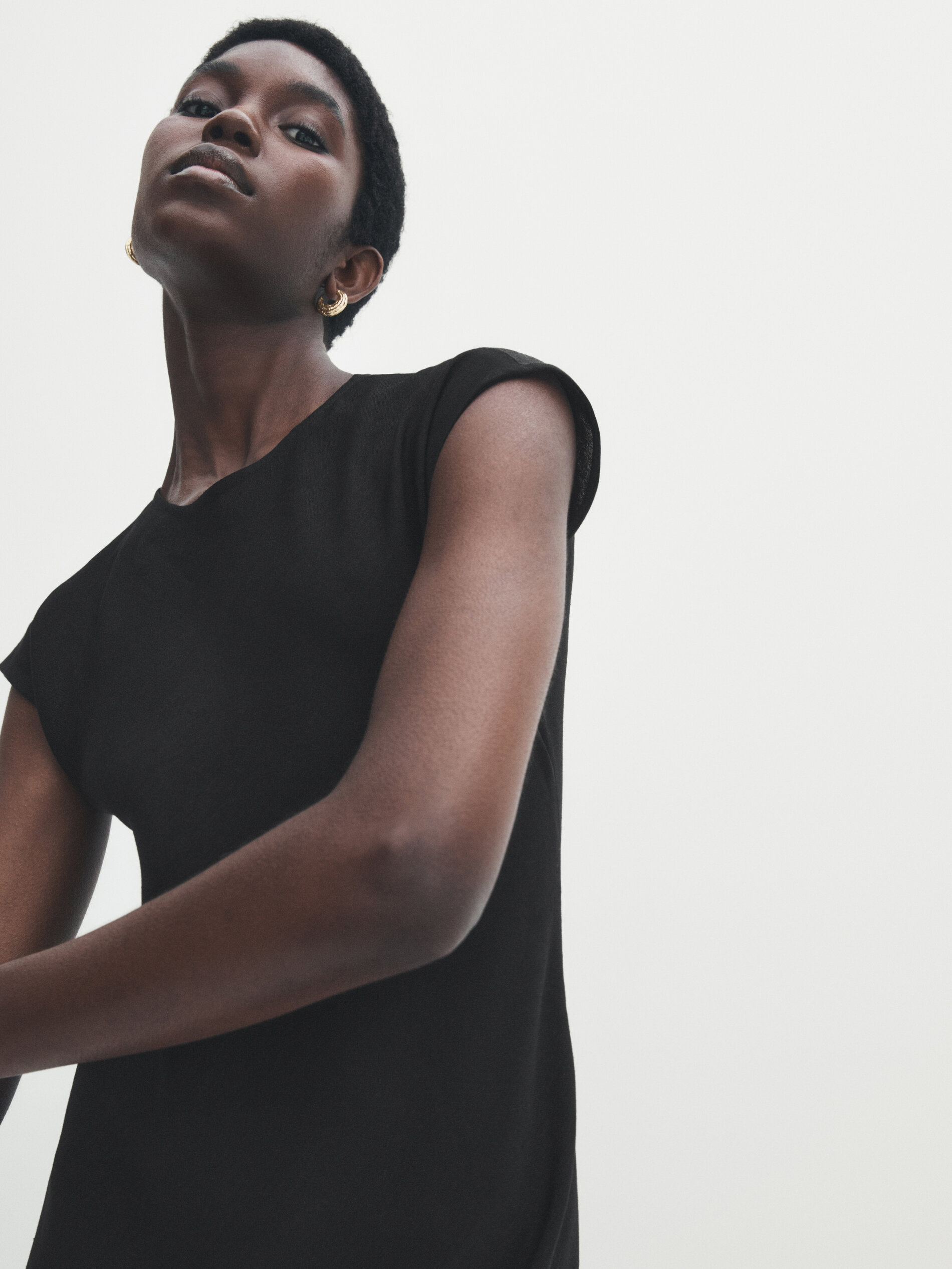 Vestido midi em linho preto - NEGRO