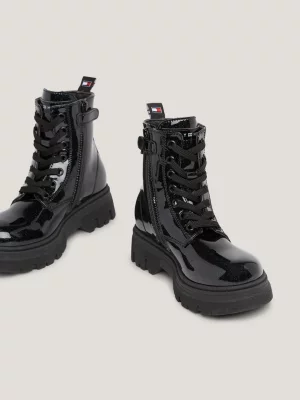 Botas de verniz com glitter e cadarço