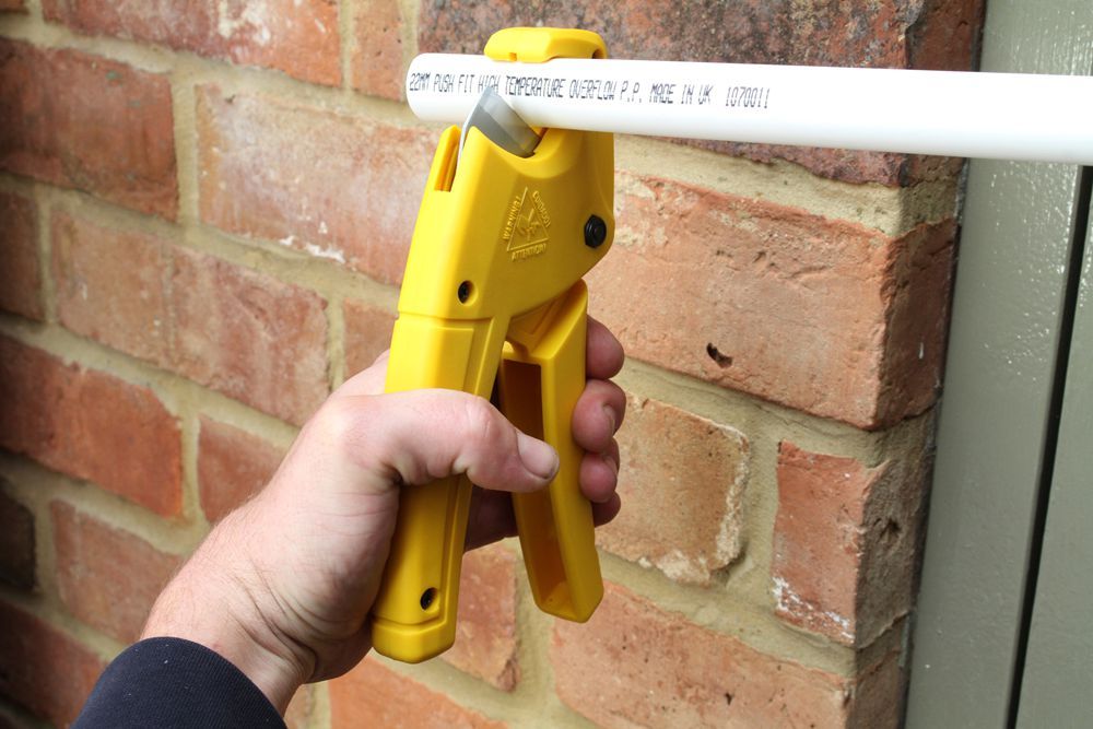 Stanley 0-70-450 Plastic Pijpsnijder 28 mm