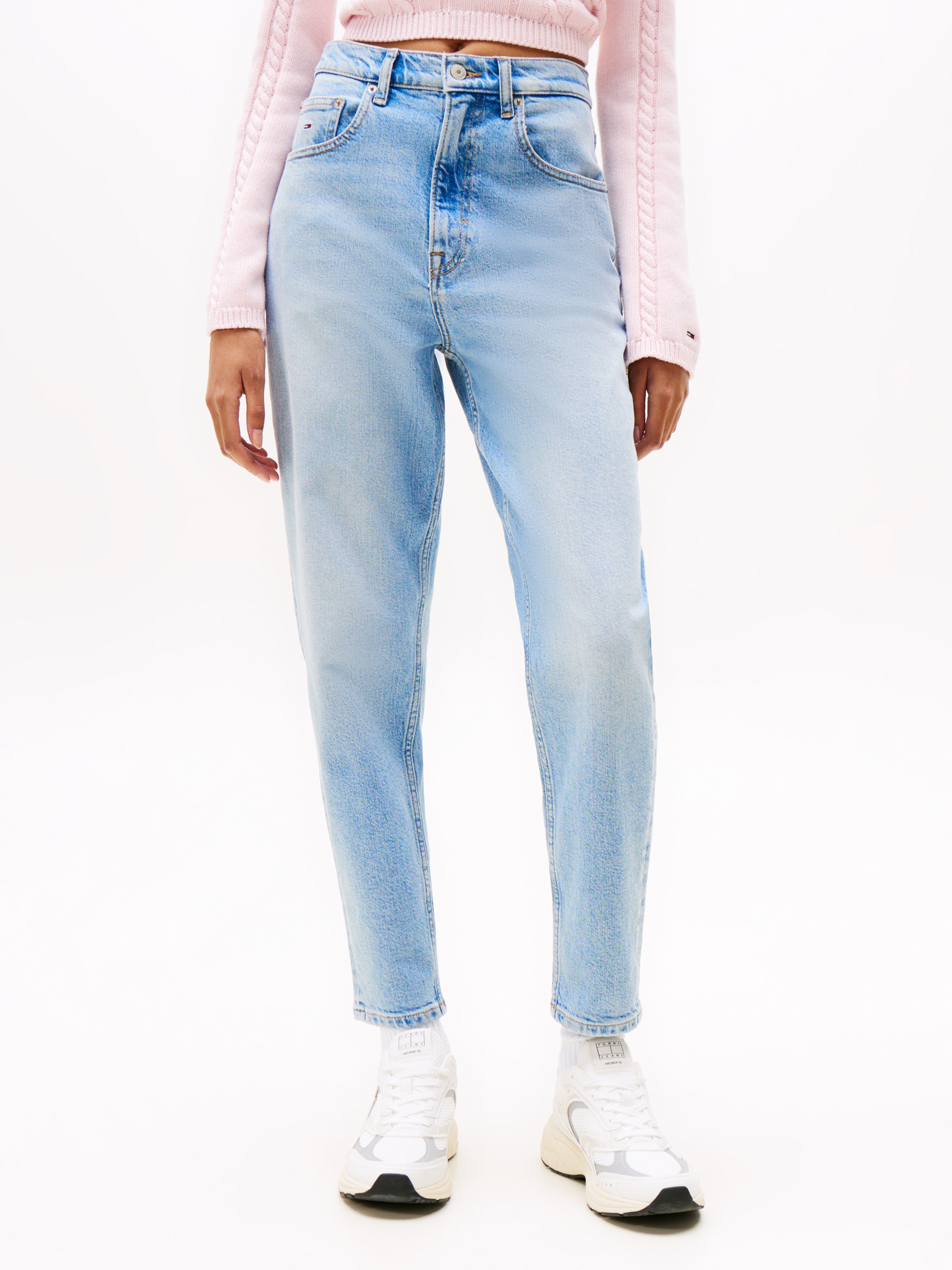 Tommy Jeans Mom-Jeans »MOM JEAN UH TPR«, mit Logo-Stickereien, in knöchelfreier Länge