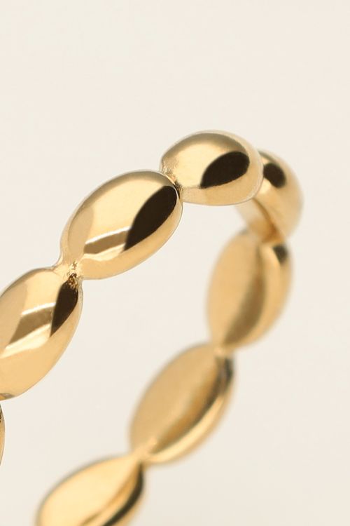 Ring met ovalen patronen
