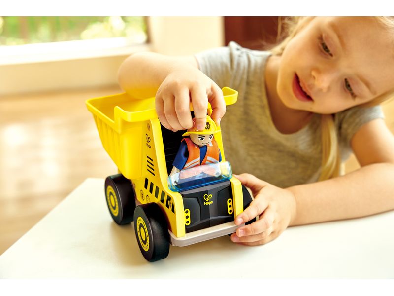 Hape Baustellenfahrzeug Kipplaster Kipplaster, der auf Baustellen viel Material anliefert und abtransportiert