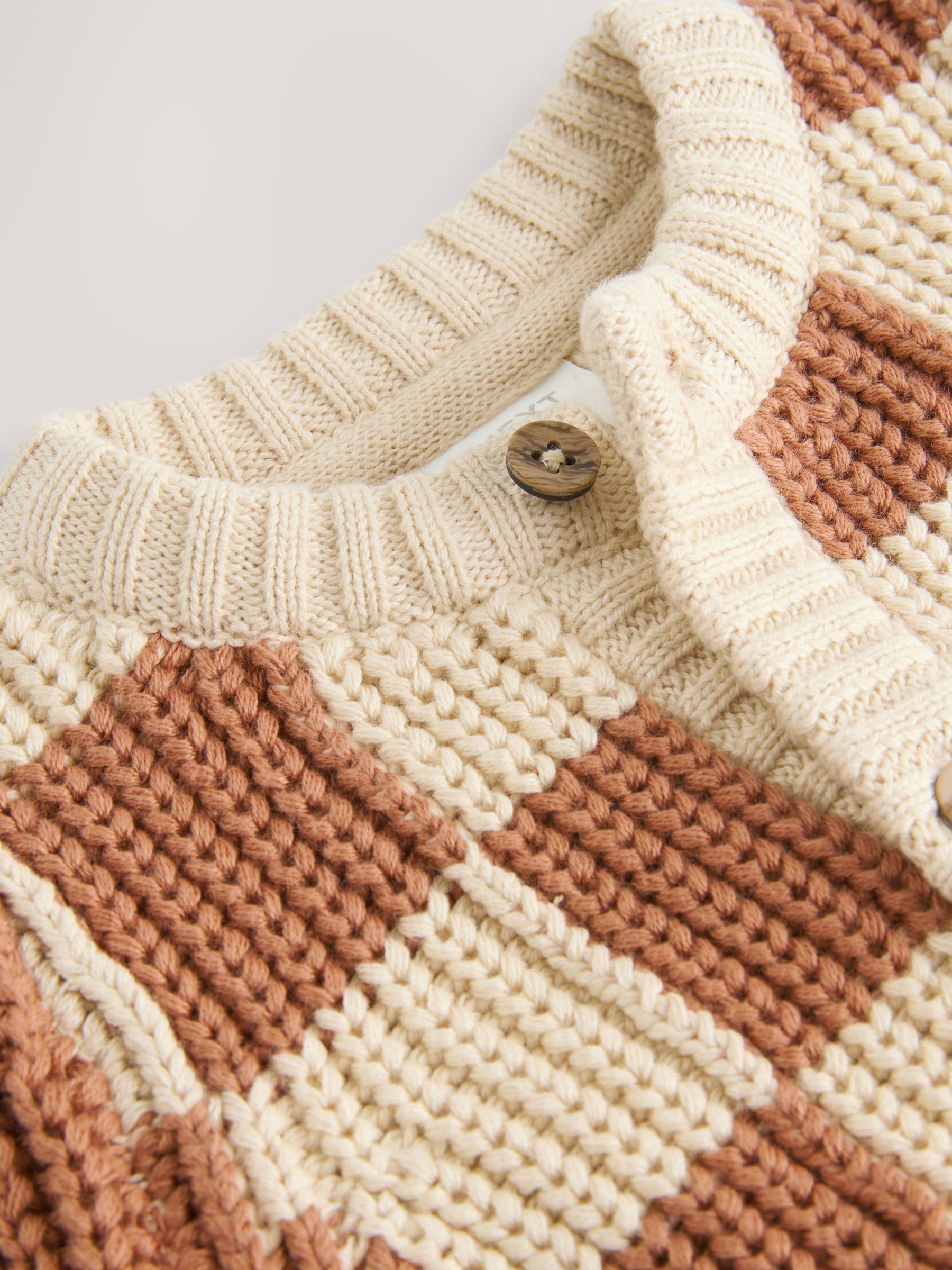 Natuurlijk dambordmotief - Gebreid babyvest (0 mnd- 2 jr)