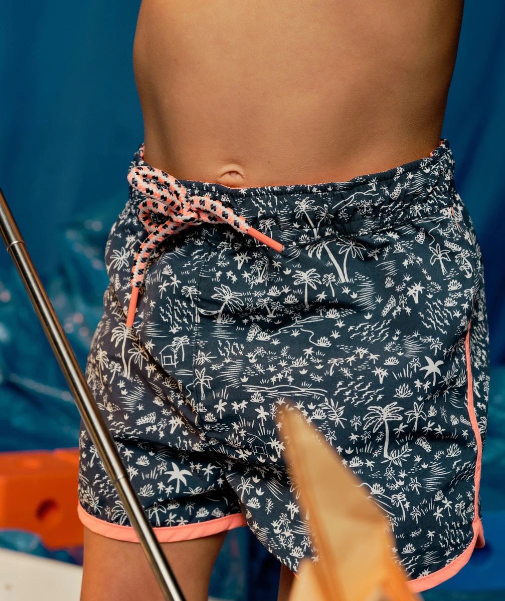 LE SHORT DE BAIN BLEU IMPRIMÉ PALMIERS AVEC DETAILS ORANGE