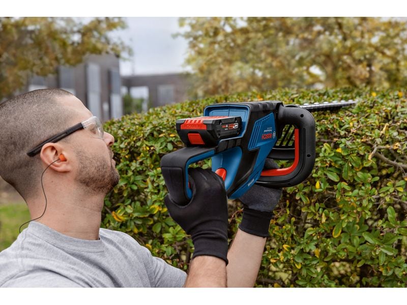 Bosch Professional Akku-Heckenschere GHE 18 V-60 PROFESSION Hervorragende Schnittleistung, ergonomisches Design und leichte Handhabung durch geringes Gewicht