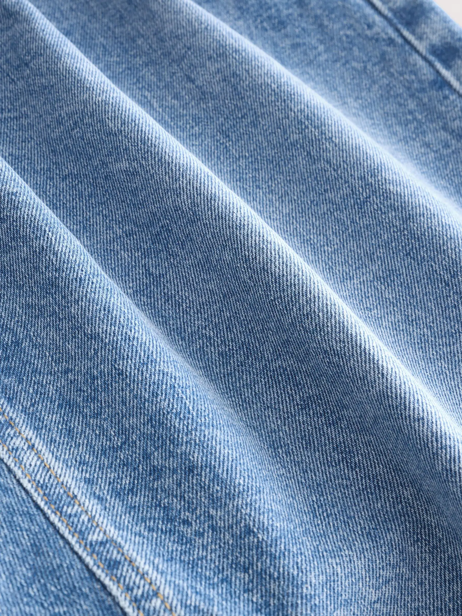 Lichtblauw - Relaxte uitlopende pasvorm - Vintage wash denim jeans