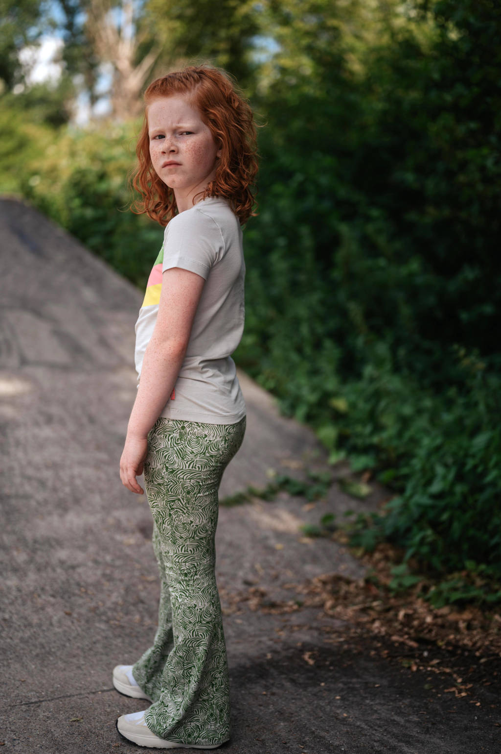 TYGO & vito regular fit broek Poppy met all over print olijfgroen