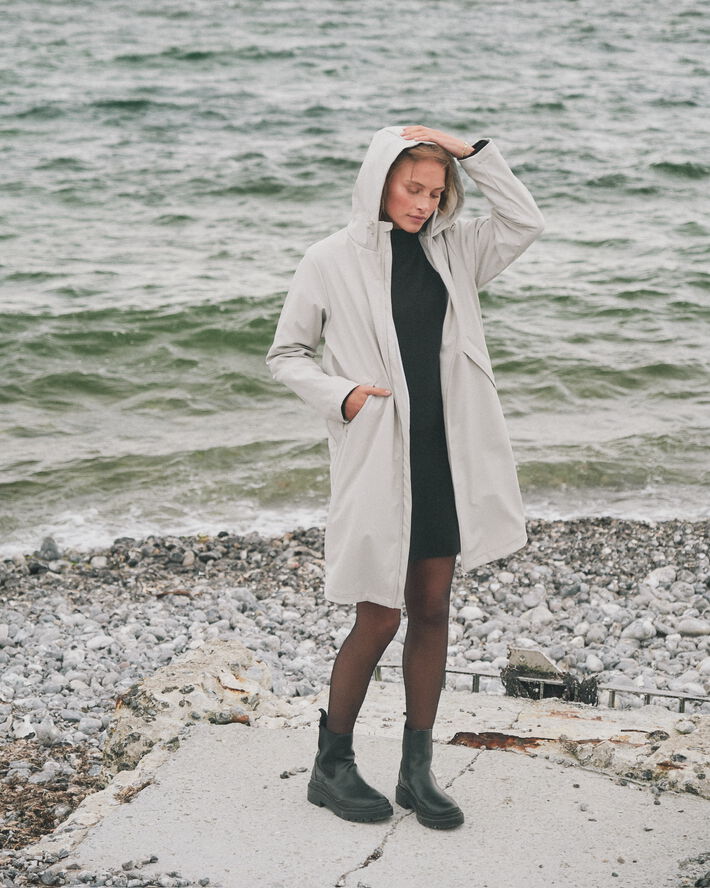 Neo Noir Rocco C Rain Jacket Ivory