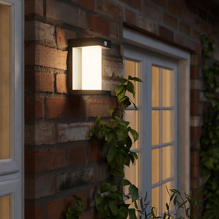 Applique murale solaire à détection Geotube LED intégrée 150lm IP54 GoodHome gris anthracite