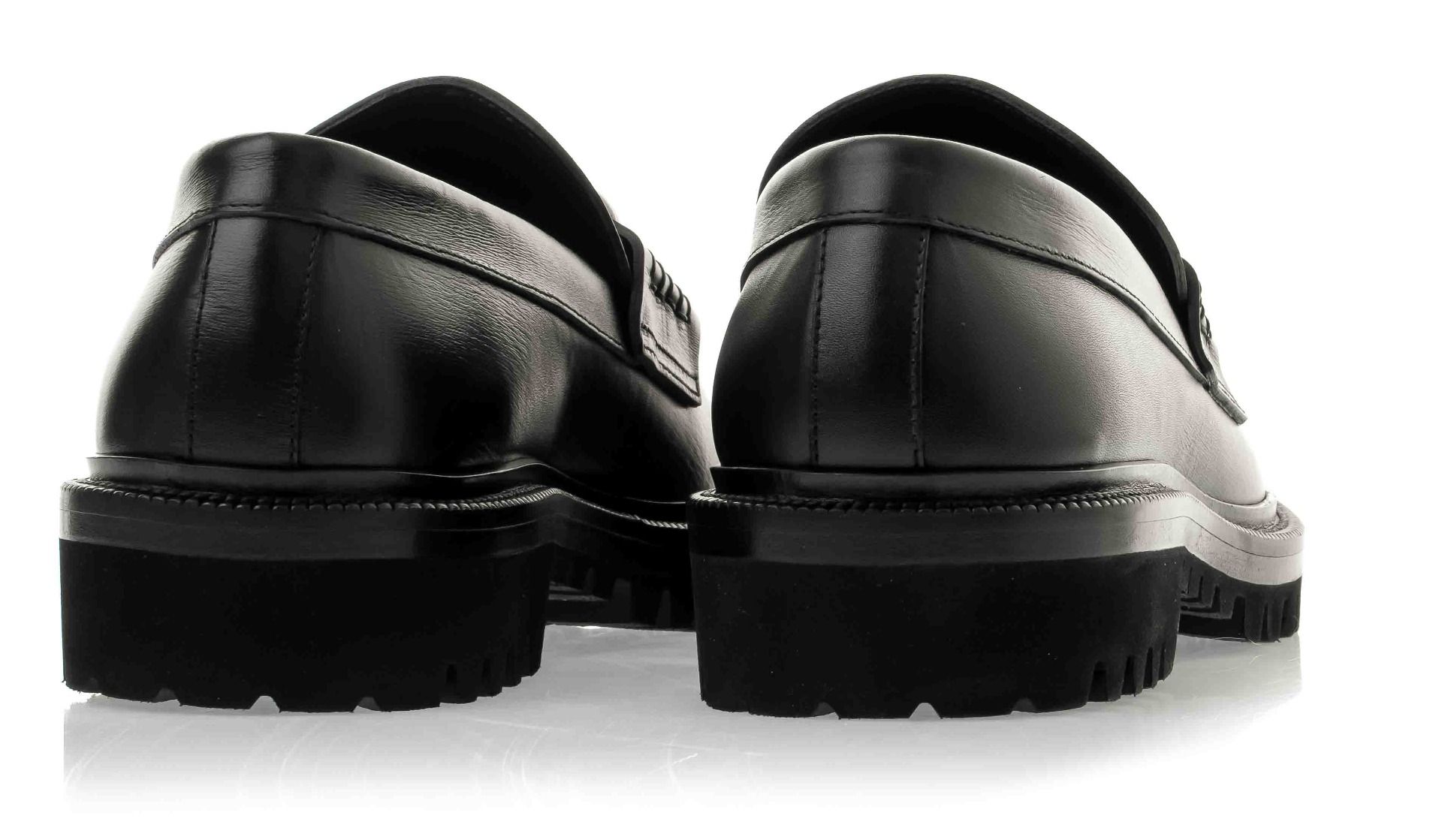 Valentino Garavani Vlogo Signature Loafer