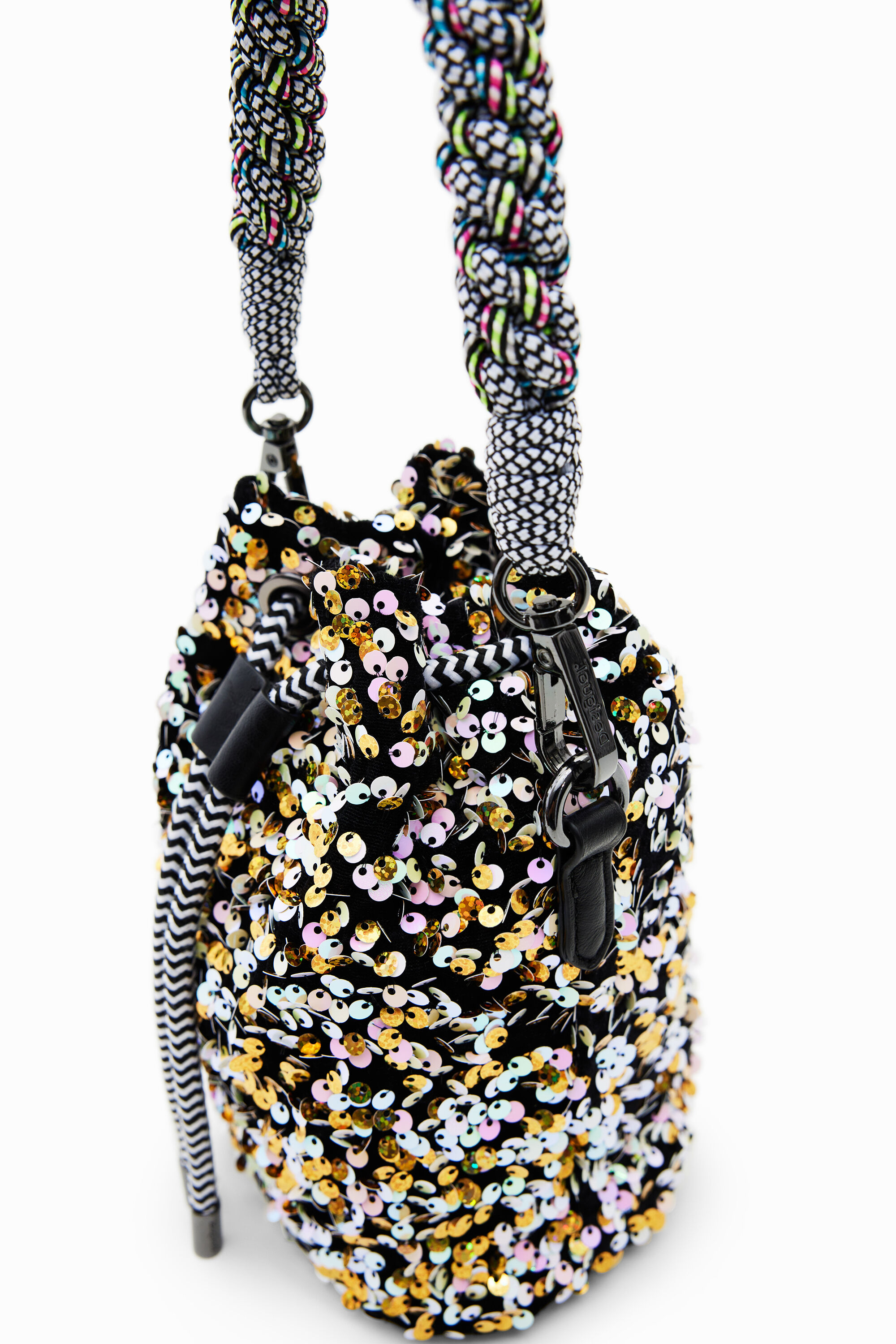 Bolsa pequena tipo saco com lantejoulas