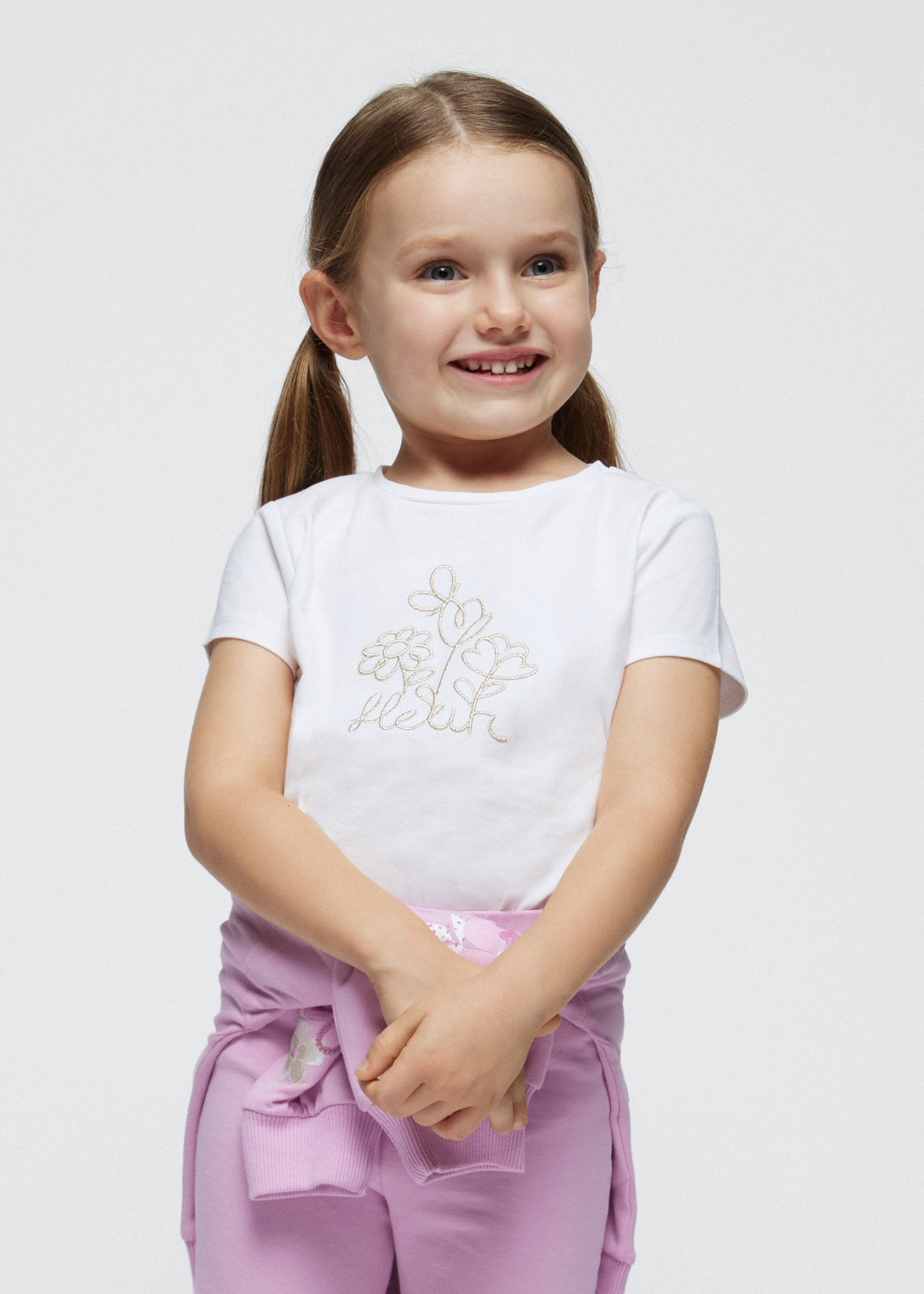 Camiseta bordada Better Cotton para meninas