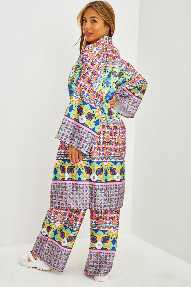 Ensemble kimono + pantalon satinés à motifs fleuris jaune