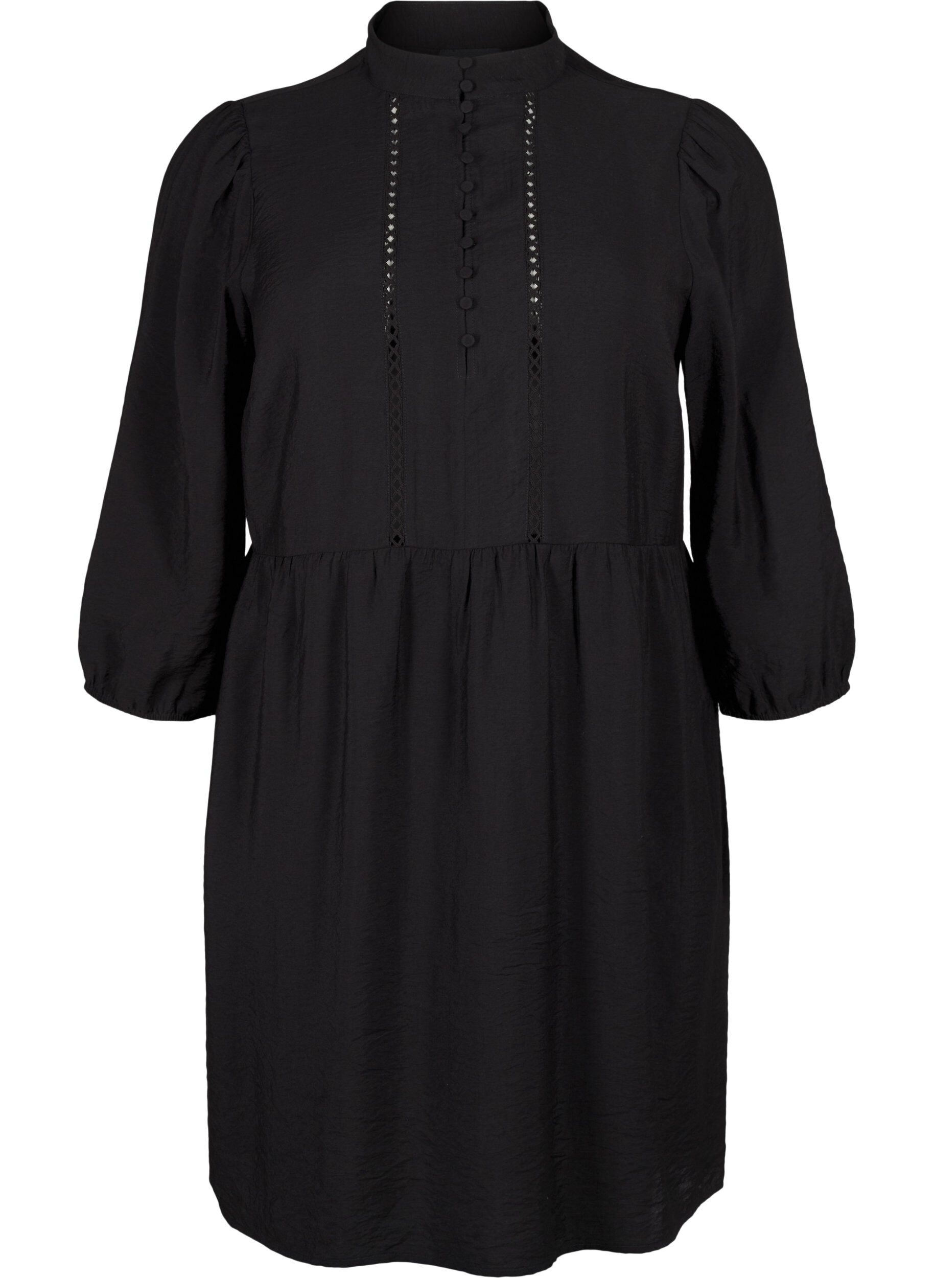 Knælang kjole med broderi og 3/4 ærmer