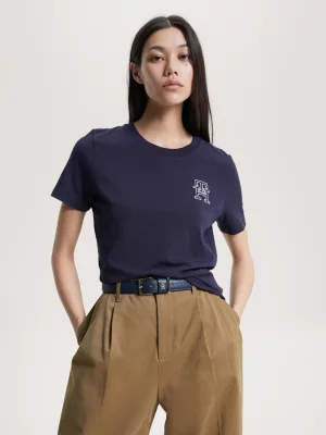 Camiseta moderna com gola redonda e monograma TH