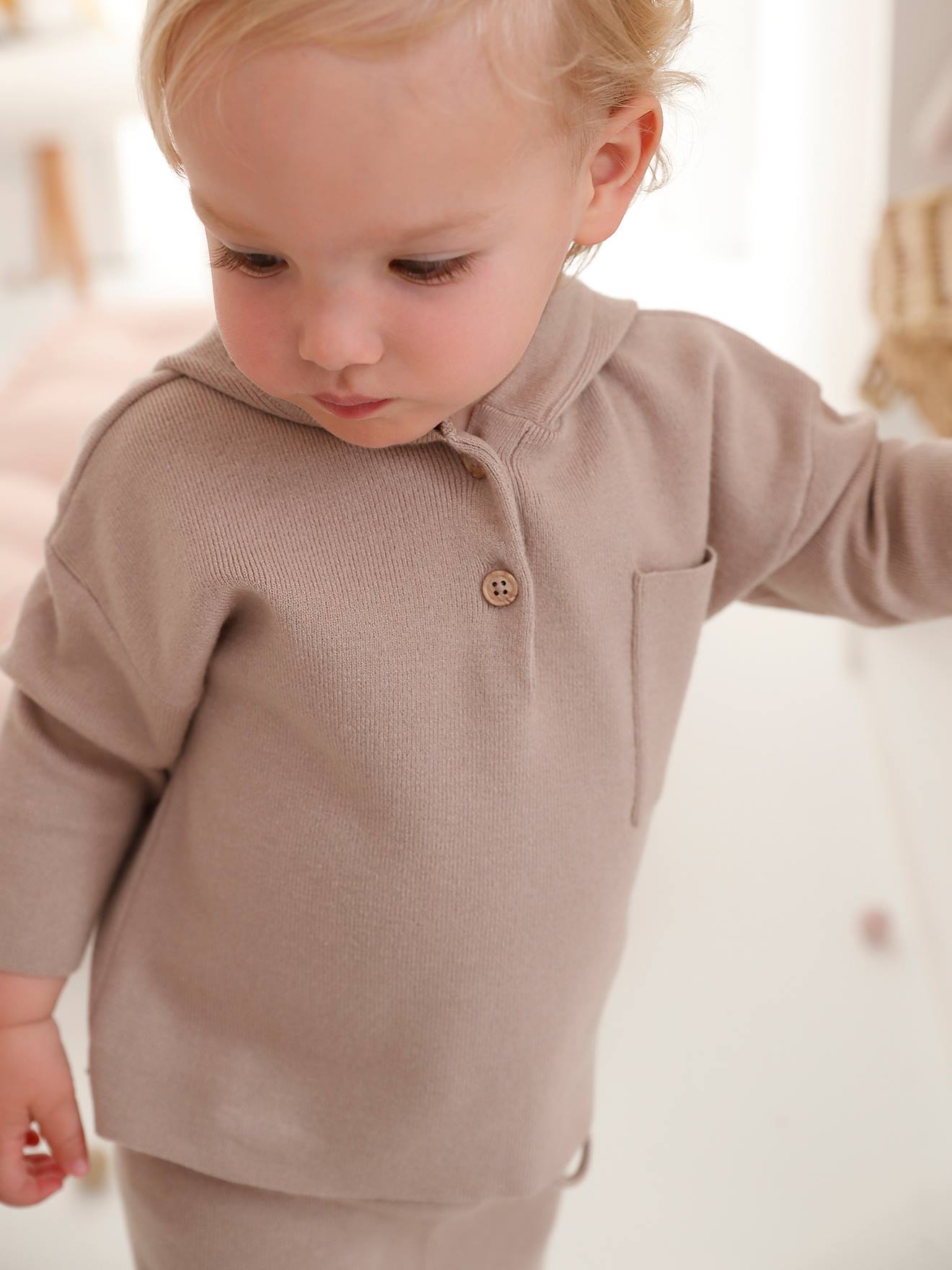 Conjunto de bebê: suéter de tricô cor cappuccino + calça