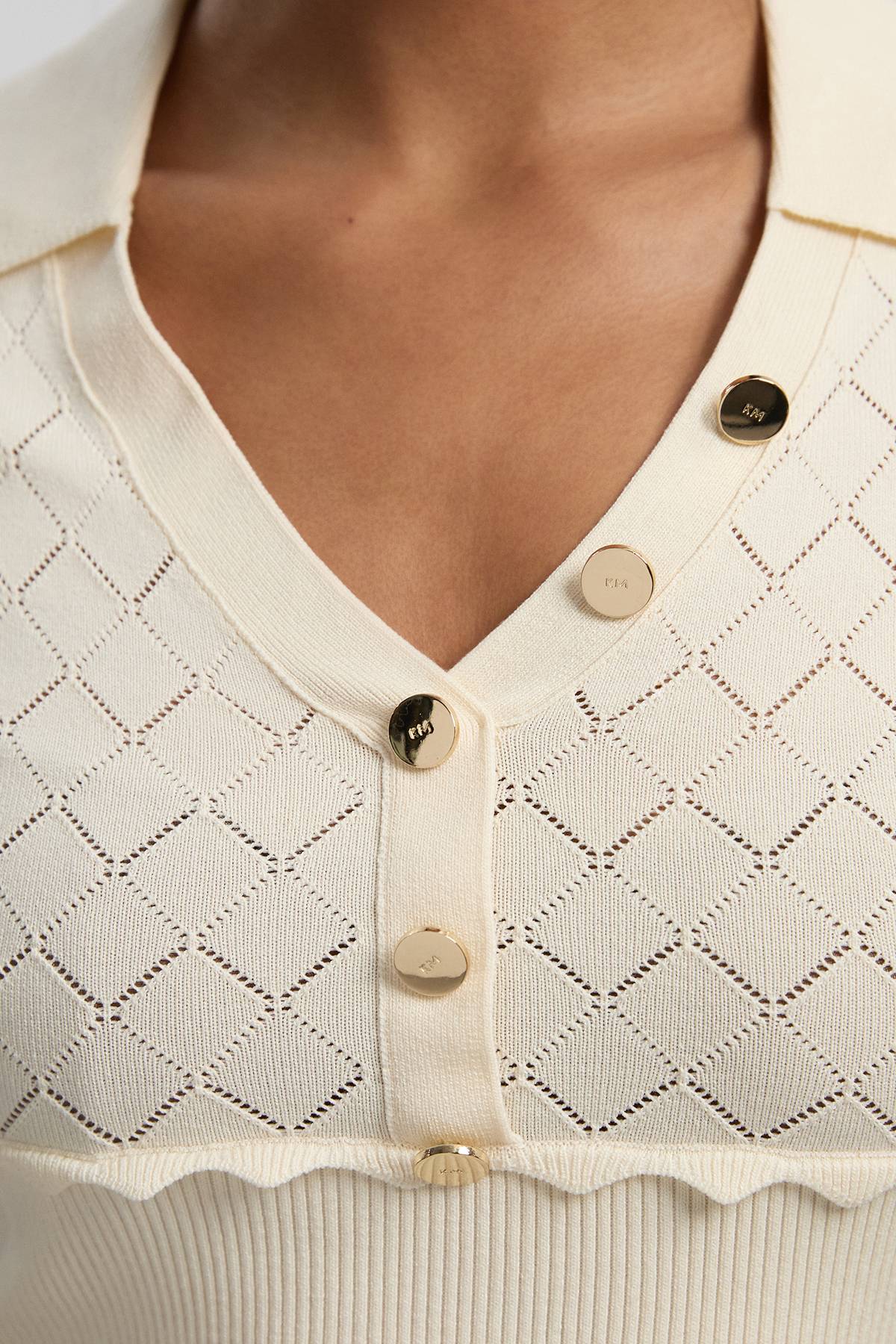KarenMillen Haut Petite À Manches Courtes Col Côtelé Avec Détails De Points Tricotés